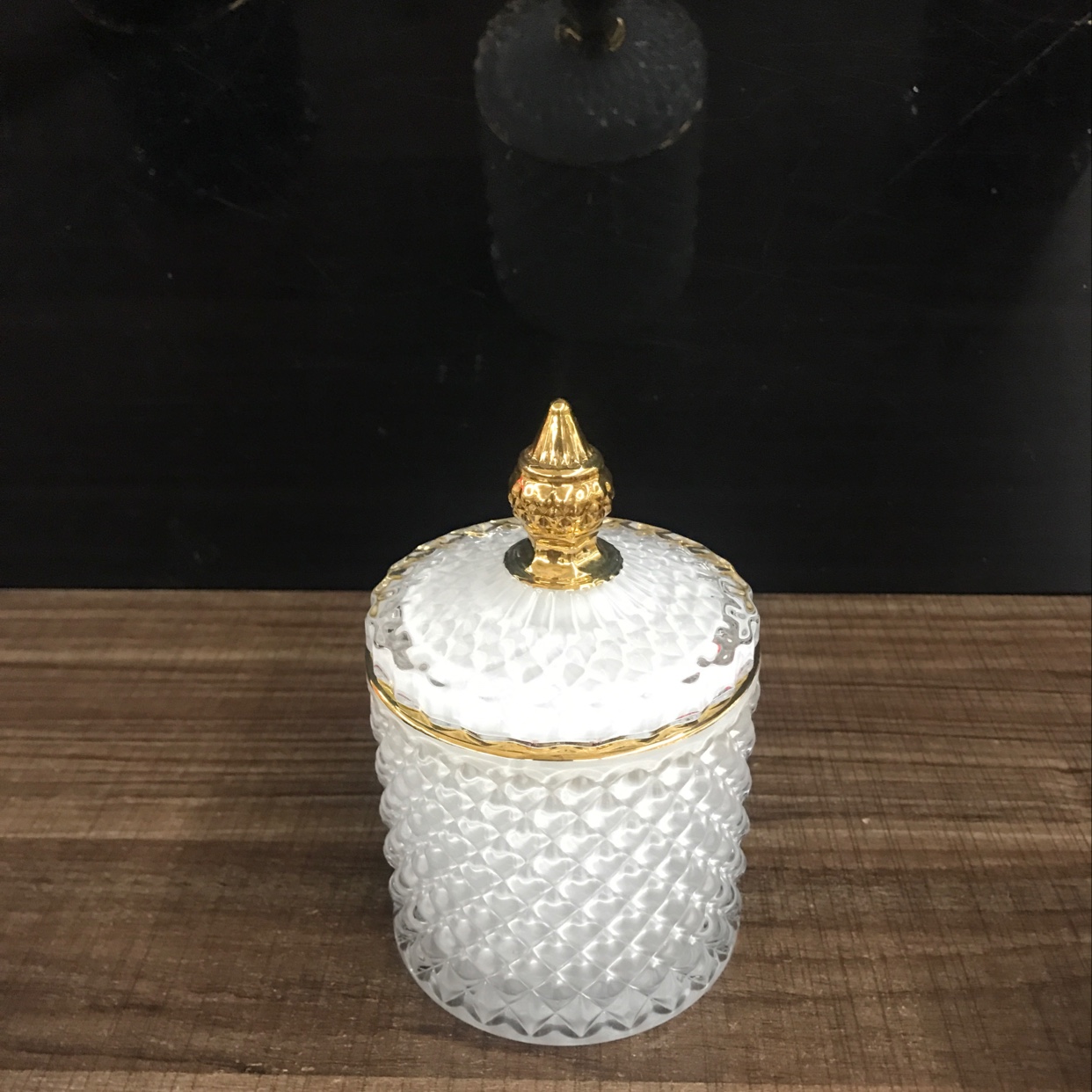 Factory direct sales of high-end colored gilded glass sugar jars, diamond sugar jars and glass candlestick ornaments Application Scenario