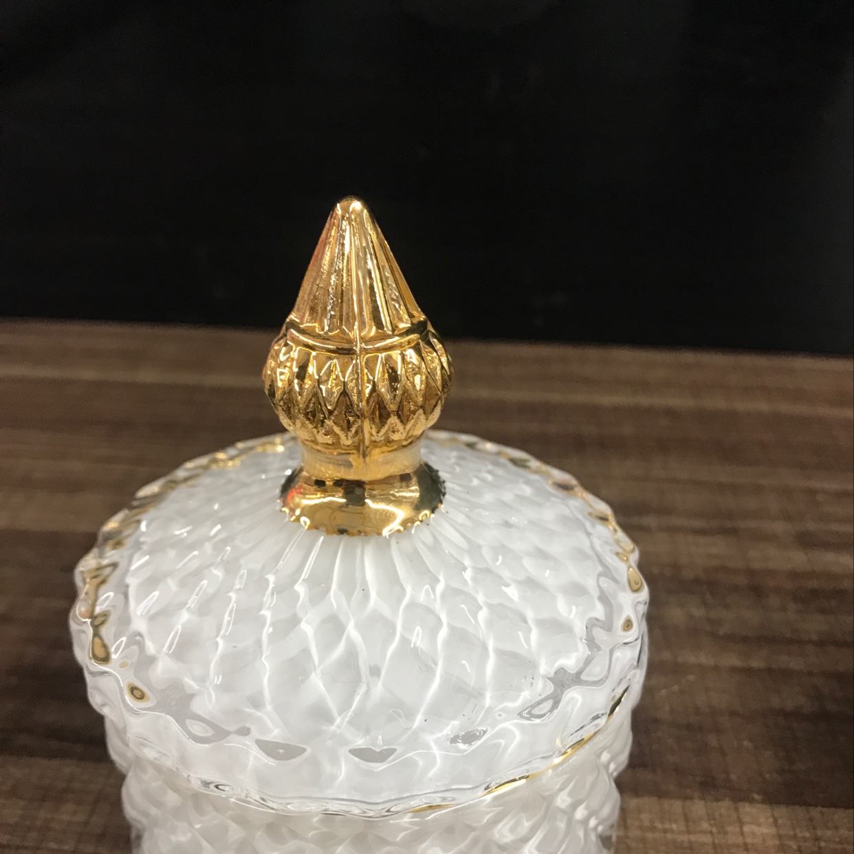 Factory direct sales of high-end glass sugar jars, gold-rimmed sugar jars, high-end diamond sugar jars Specification image