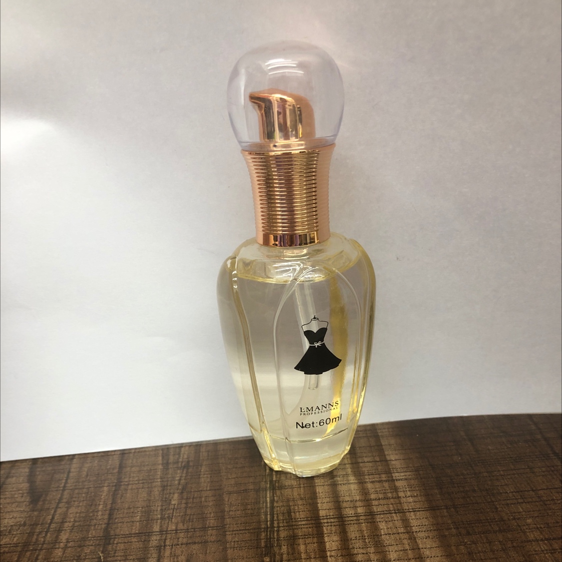 香水产品图