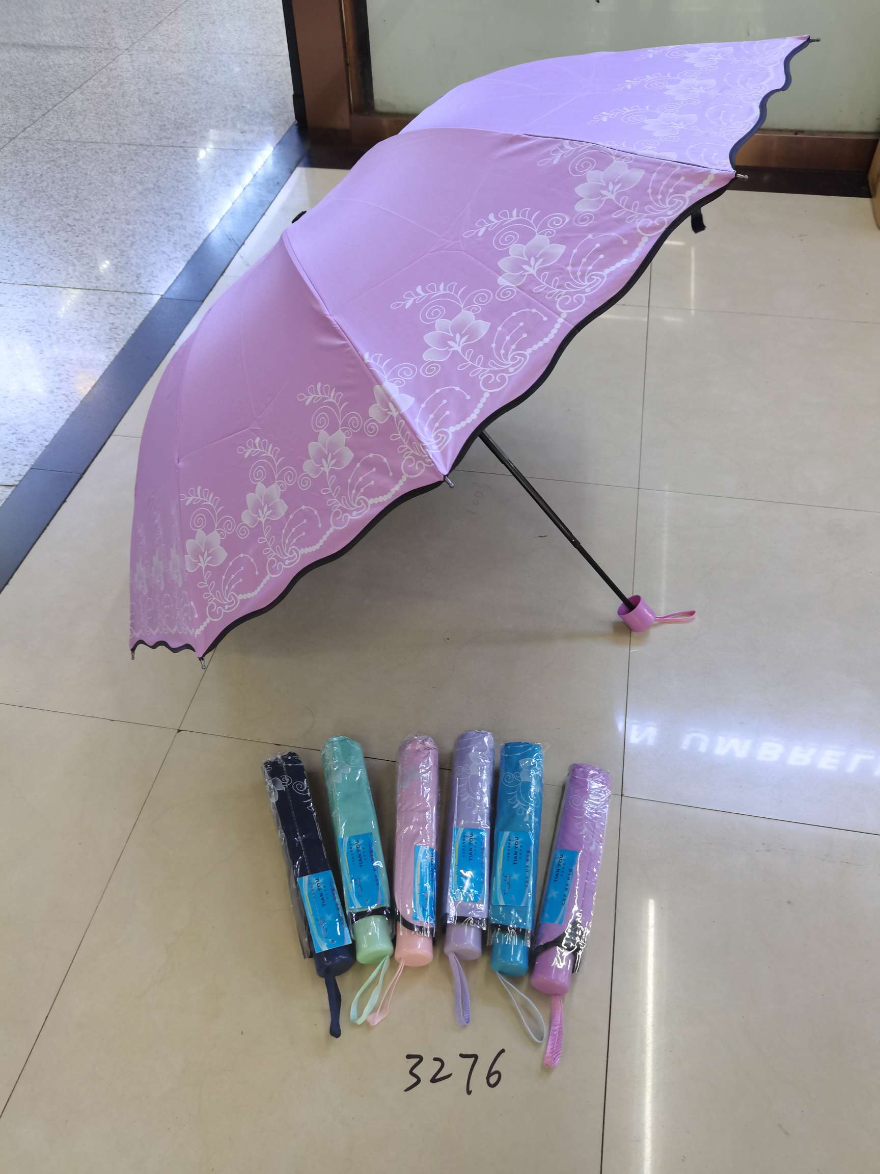 三折加大黑胶伞产品图