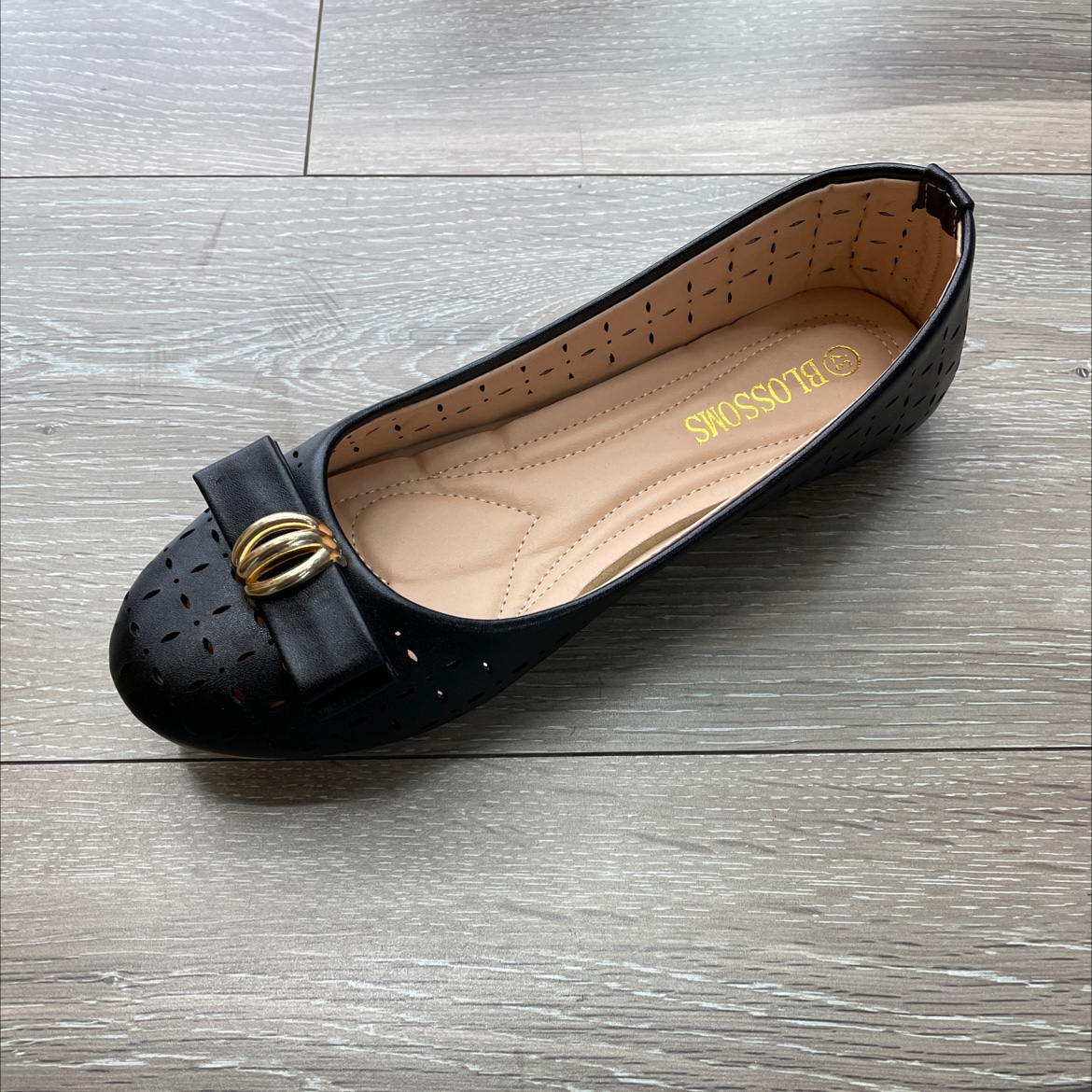 2023 Spring And Autumn New Women's Soft Sole Handmade Four Season Shoes Round Head Fashion Women's Single Shoes Flat Shoes Perforated Flower Type Women's Shoes Specification drawing