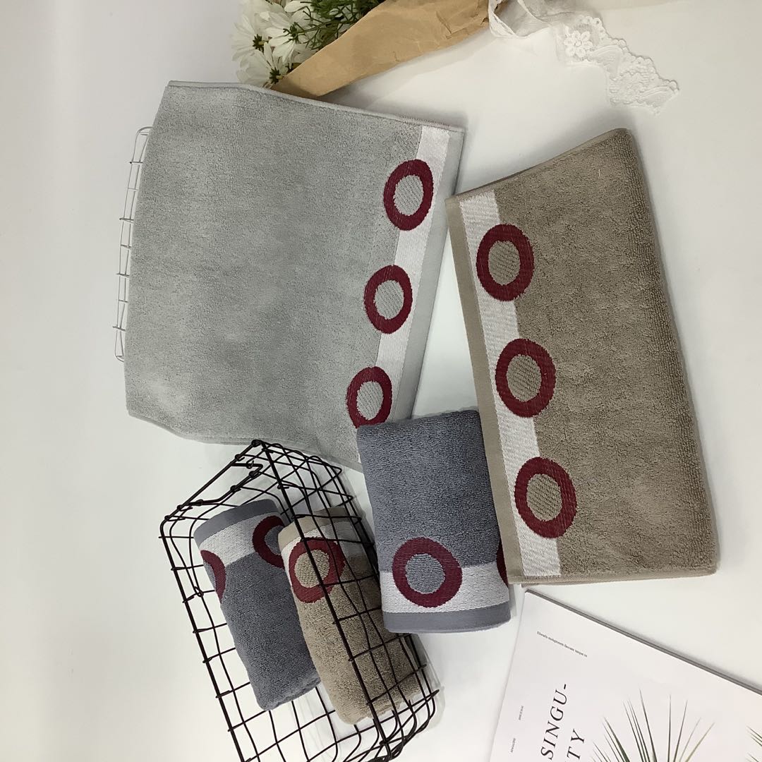 Red circle towel details Picture