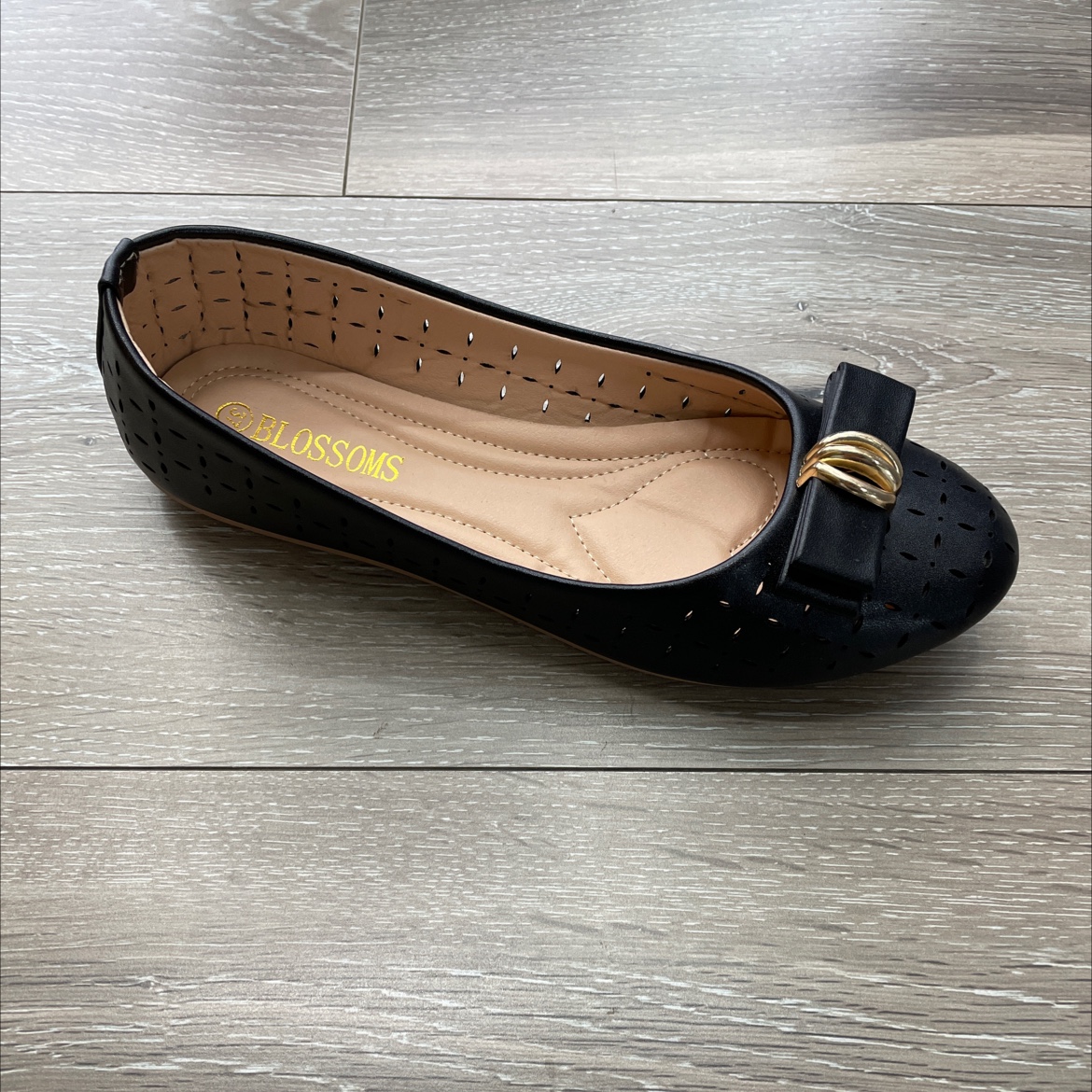 2023 Spring And Autumn New Women's Soft Sole Handmade Four Season Shoes Round Head Fashion Women's Single Shoes Flat Shoes Perforated Flower Type Women's Shoes details Picture