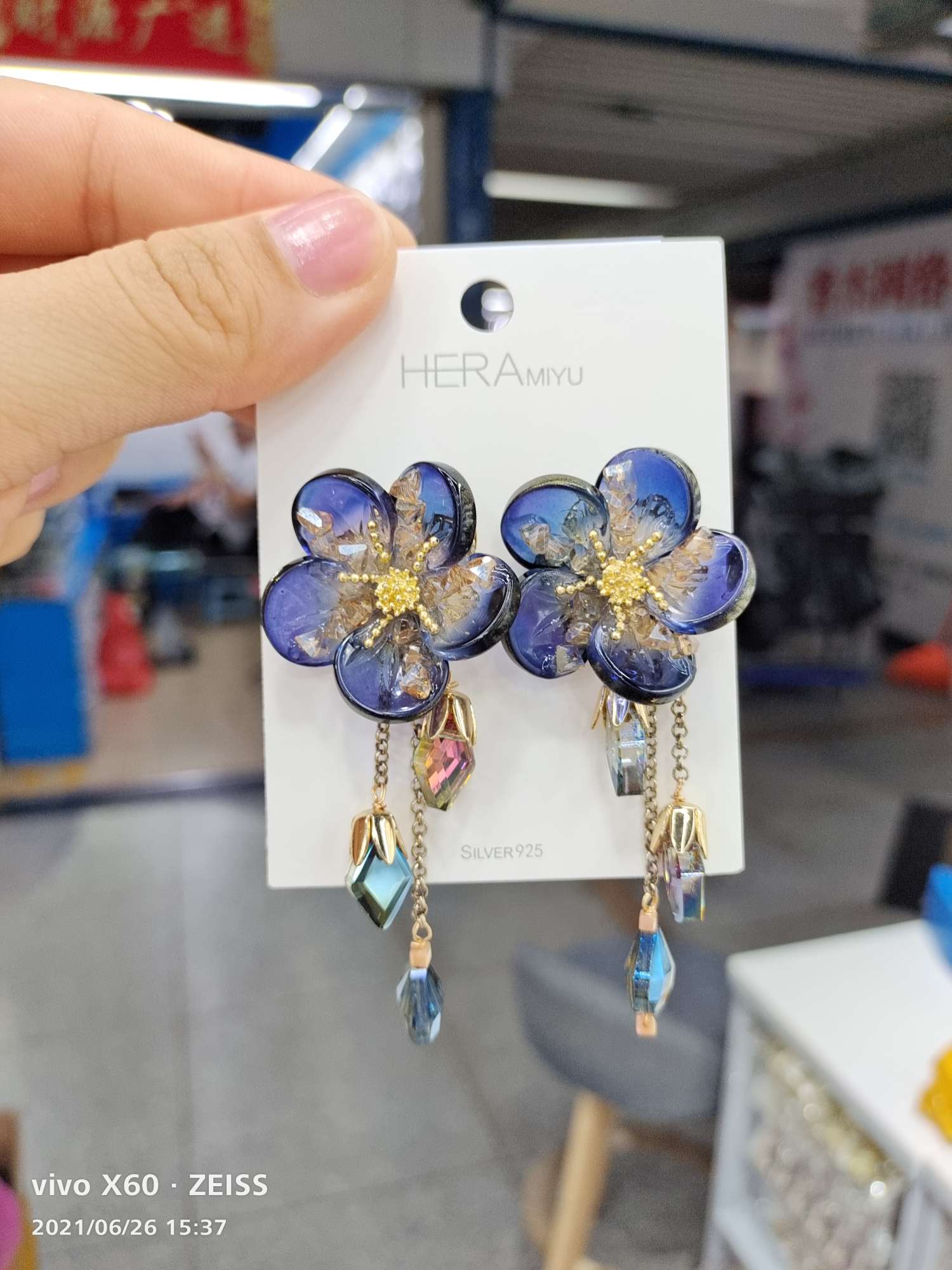 琉璃调调的耳环，流苏款，重工，轻奢风产品图