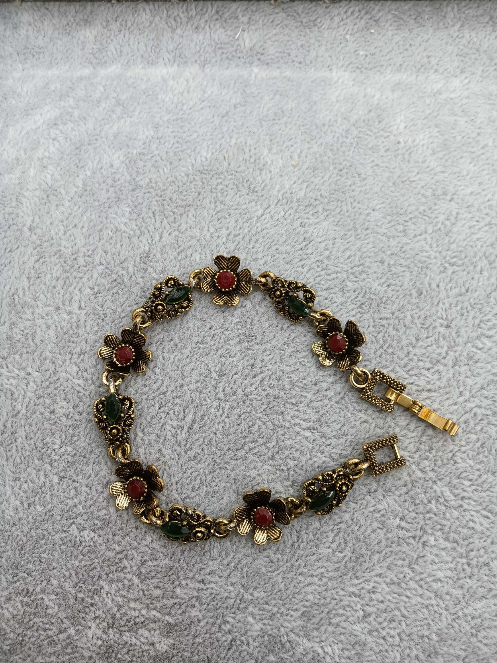 Retro bracelet details Picture