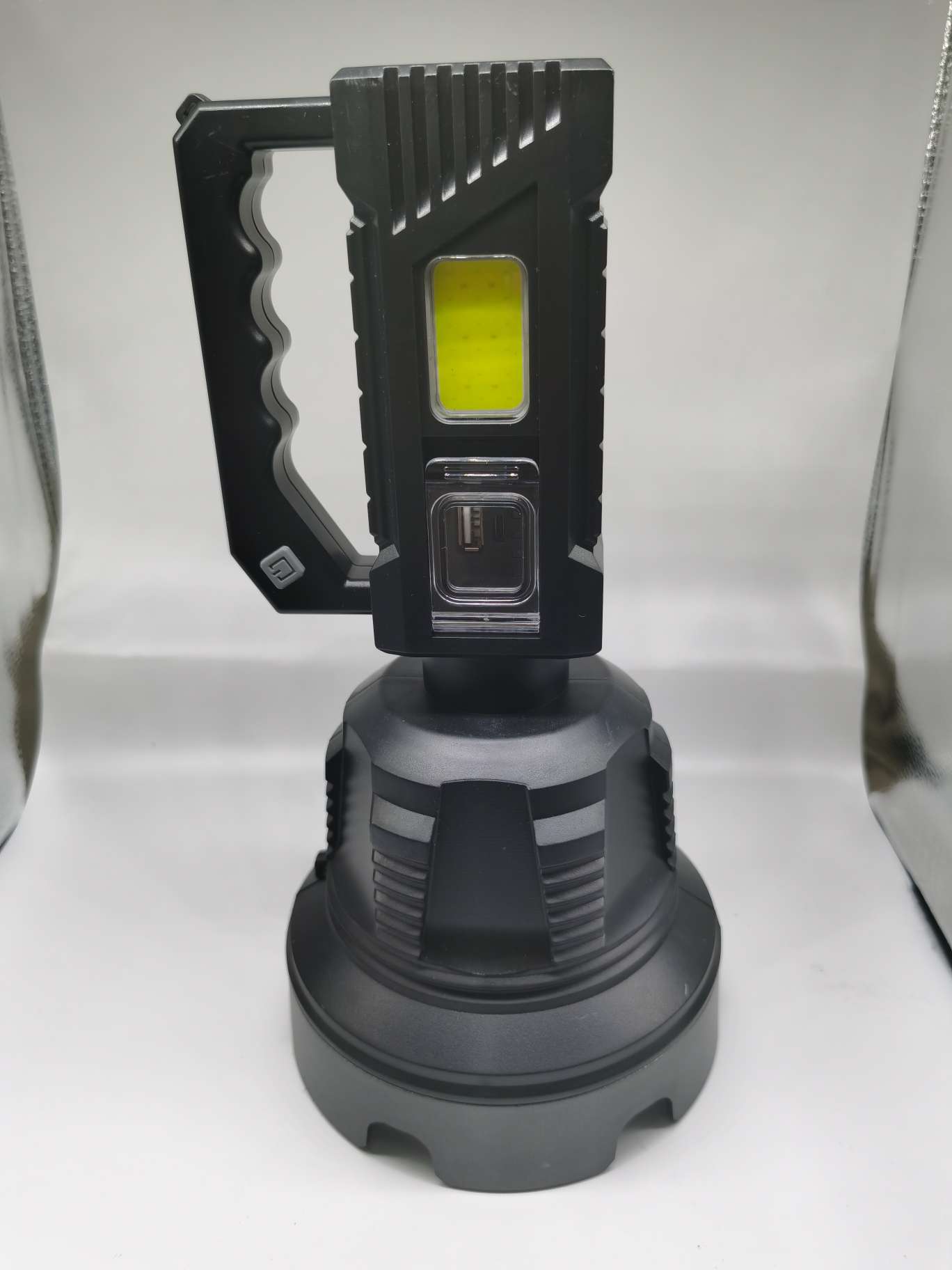 TD-999 USB Strong Light Portable Lamp Application Scenario