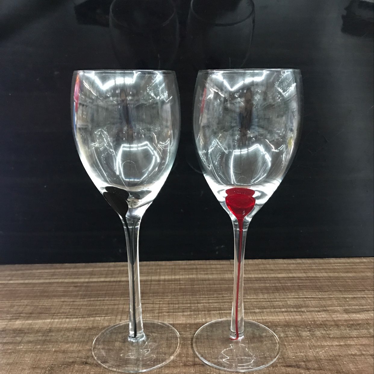 Factory direct sales of glass wine glasses, glass handicrafts, wine sets and juice cups
