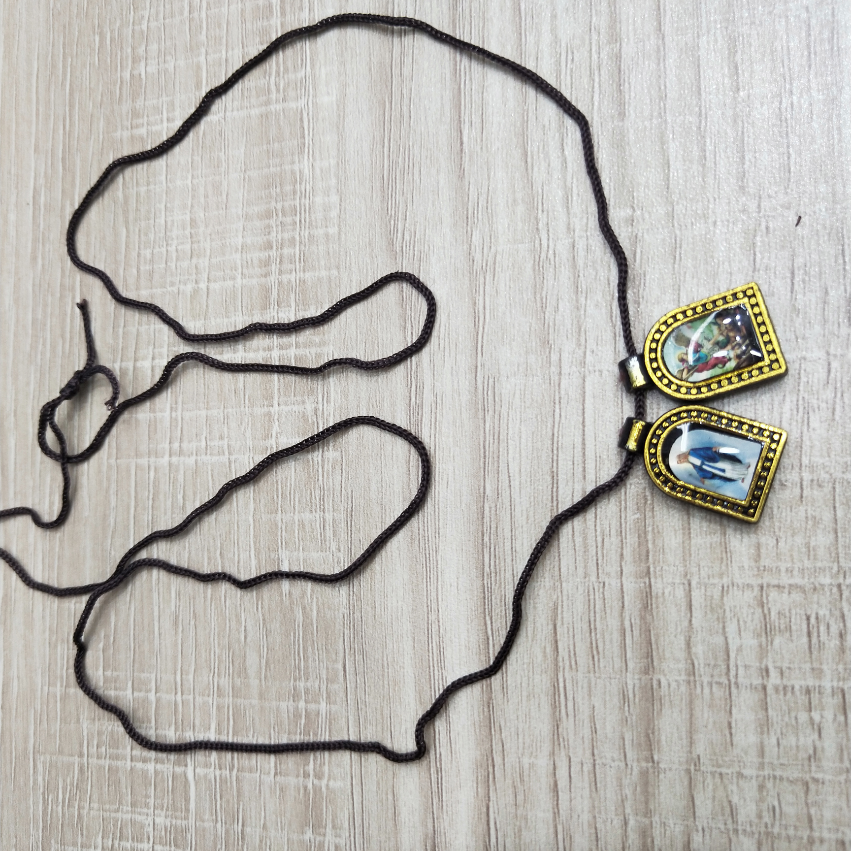 Plastic pendant necklace