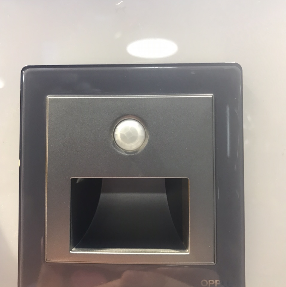 欧普灰色地脚感应灯