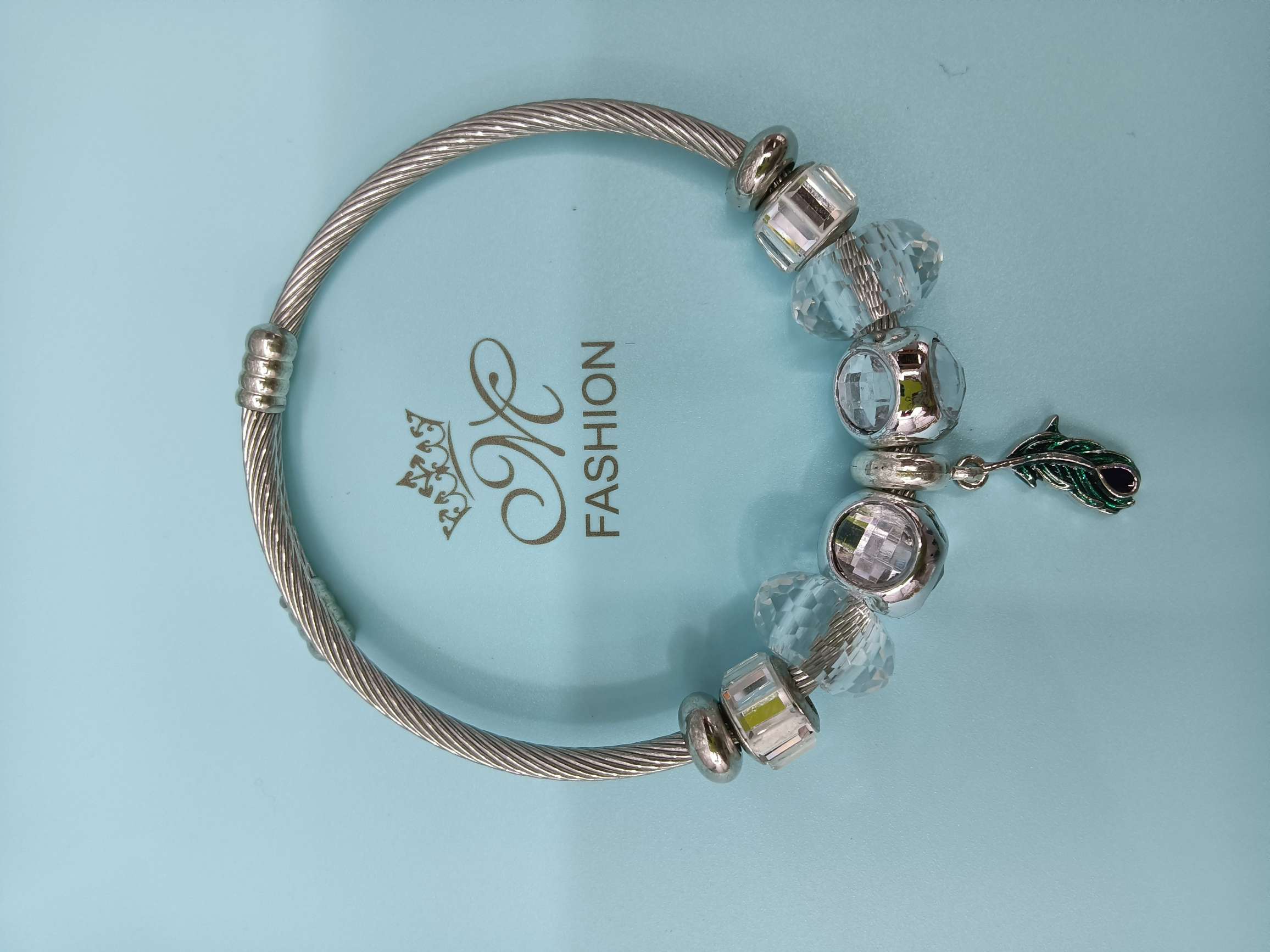 "Artistic accessories" describe pic - 5