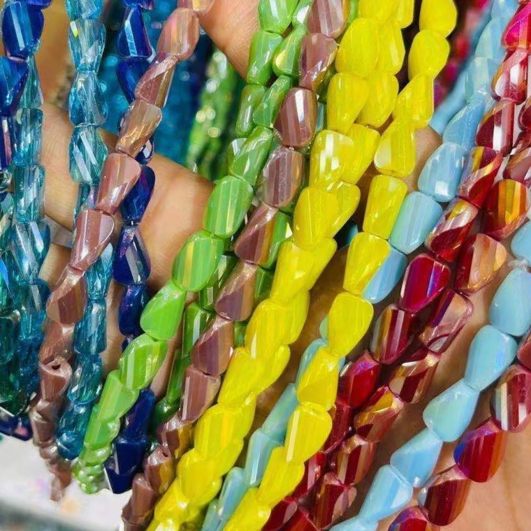 Flat twisted bead