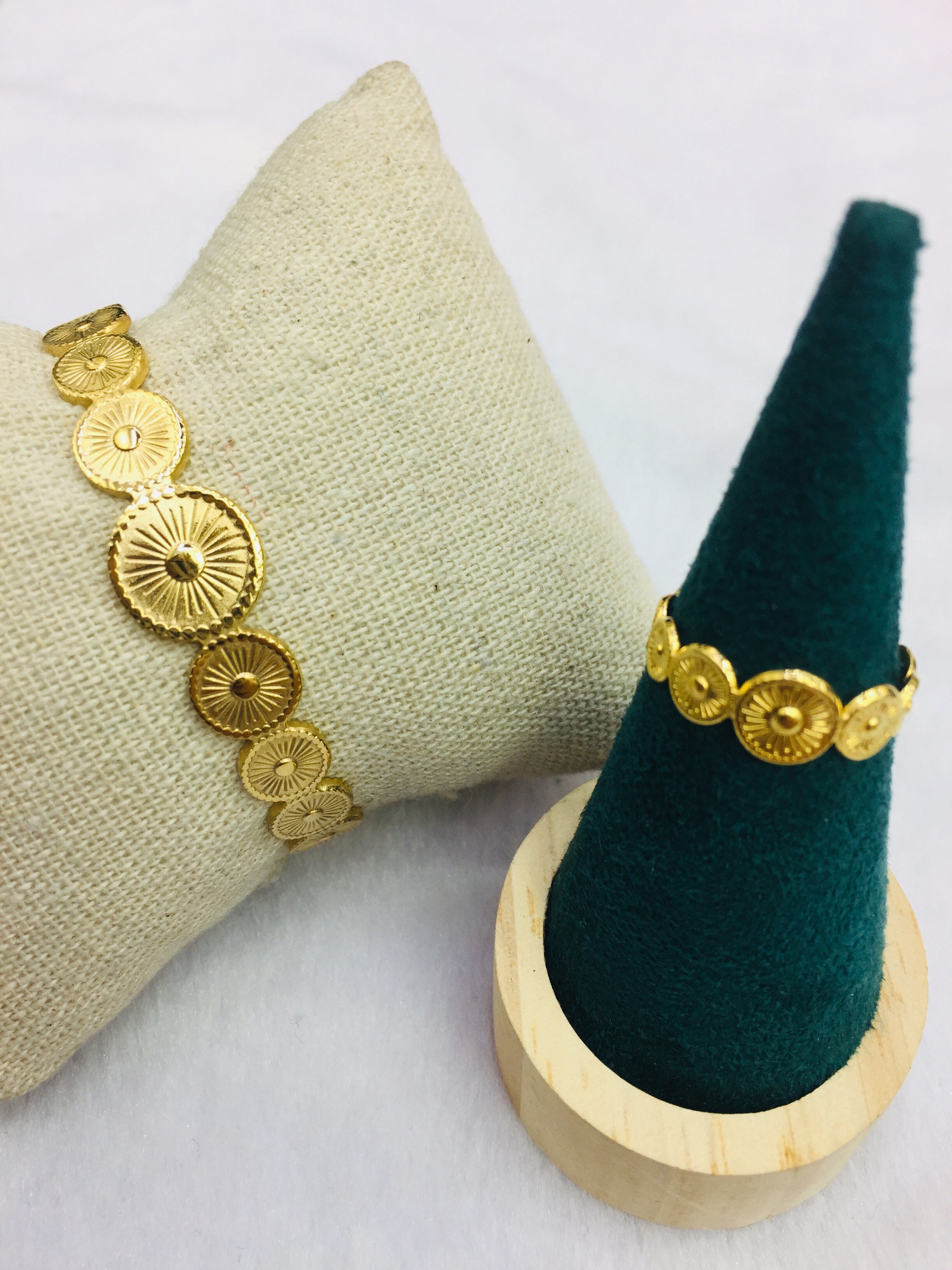 New lady's ring, stainless steel bracelet, ring, fashionable big brand lady's bracelet details Picture
