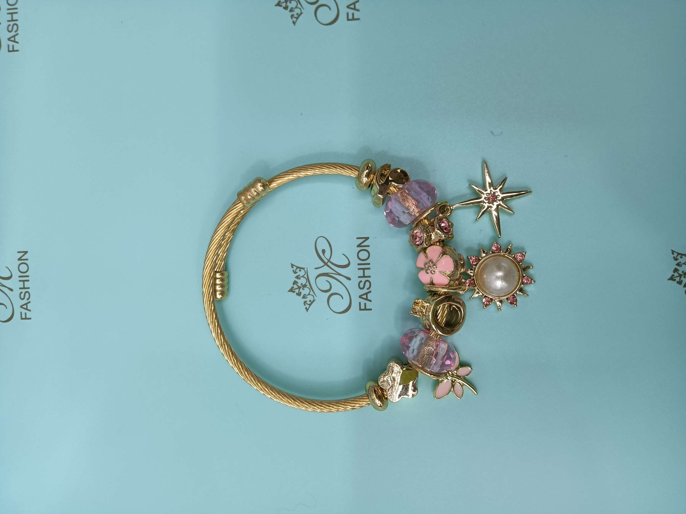 "Artistic accessories" describe pic - 6