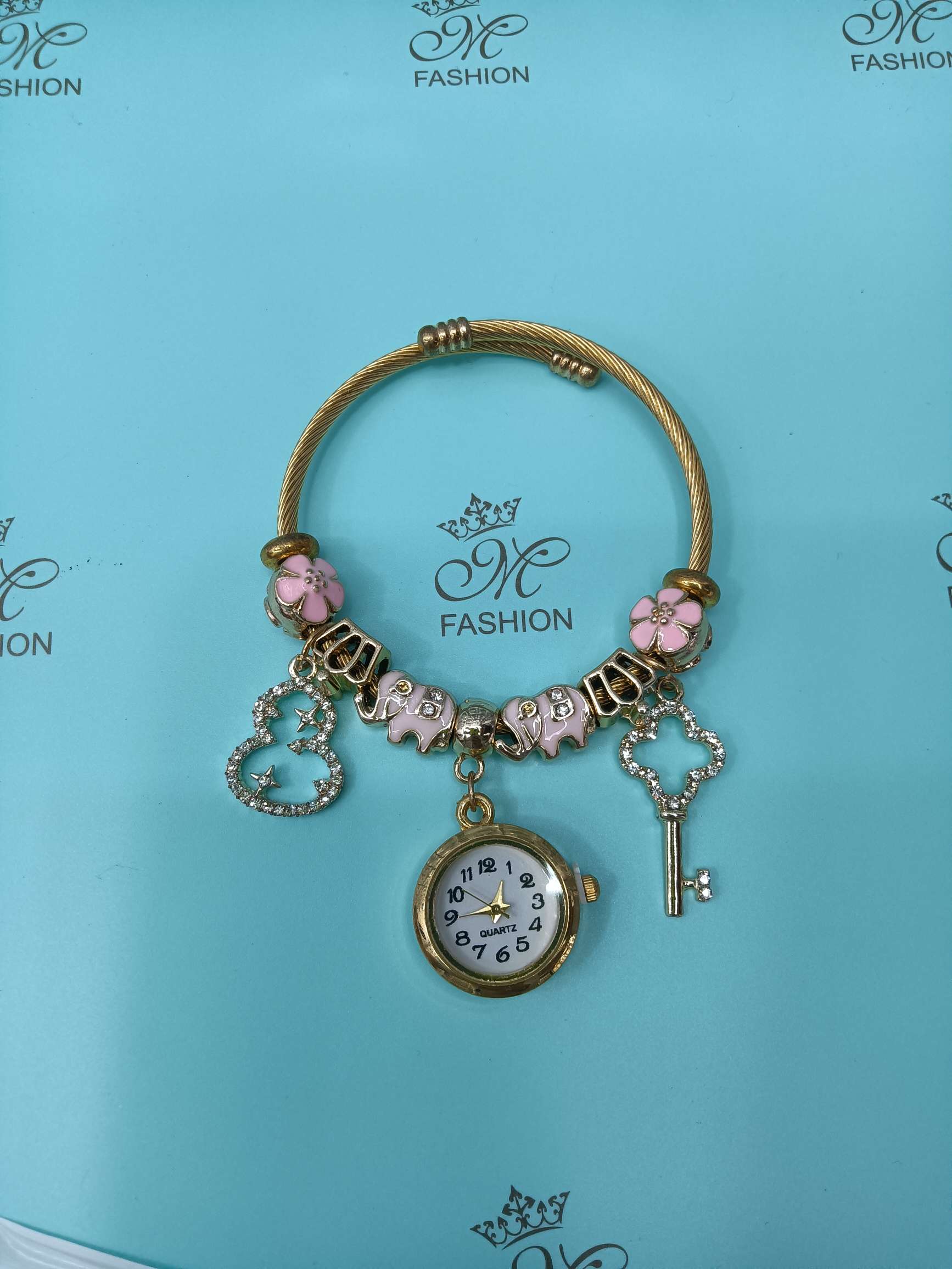 "Artistic accessories" describe pic - 3