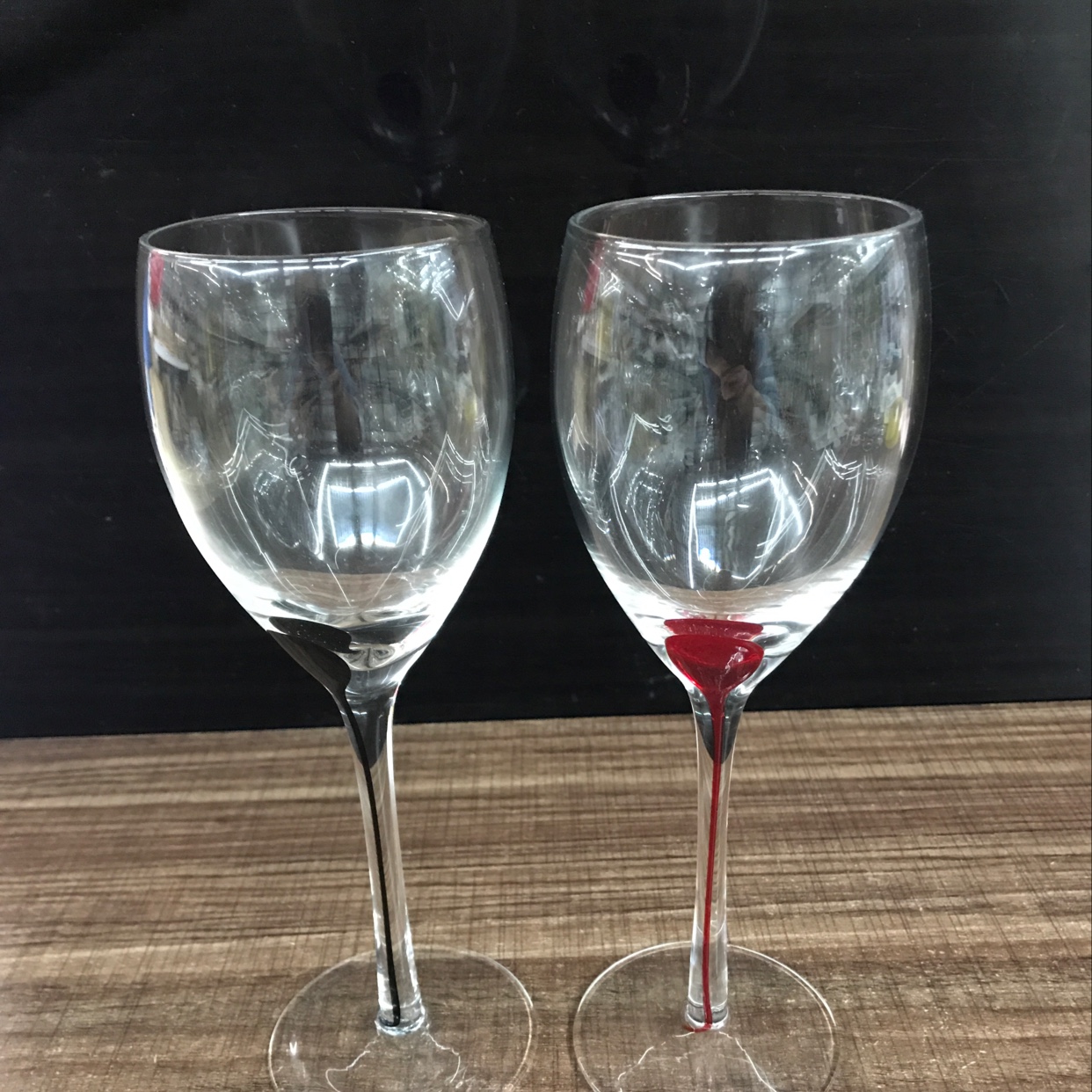 Factory direct sales of glass wine glasses, glass handicrafts, wine sets and juice cups details Picture