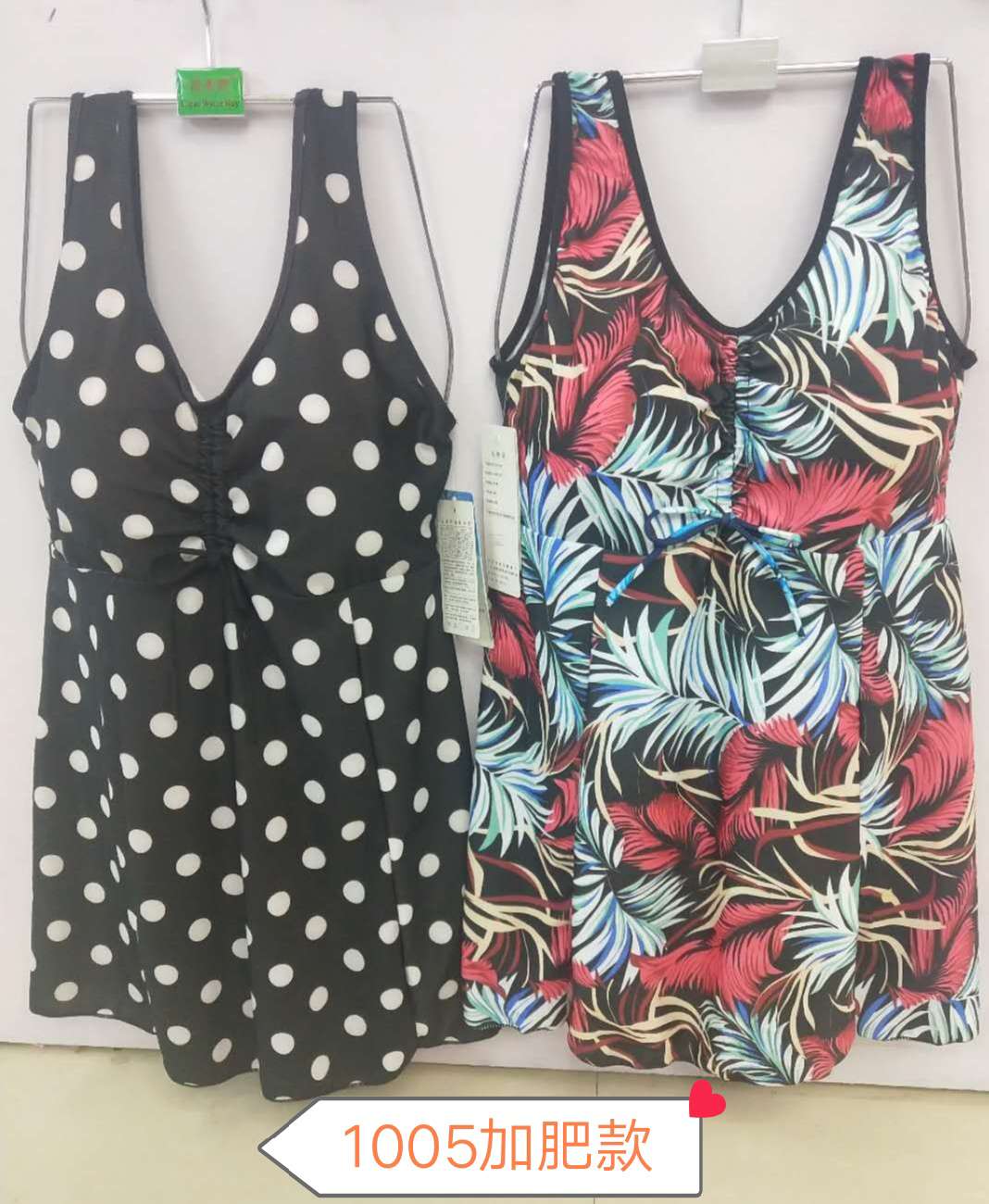 Fatten up and enlarge the one-piece swimsuit details Picture