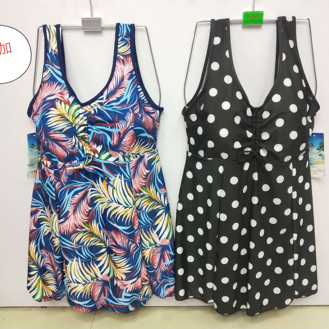 Fatten up and enlarge the one-piece swimsuit