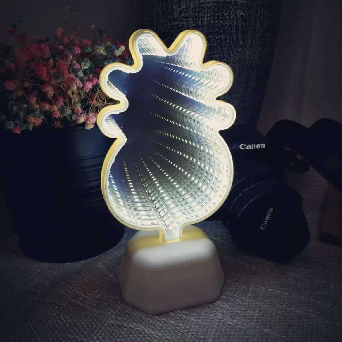 Factory direct sales of 3D double-mirror tunnel lights, girlish LED decorative lights, new creative mirror-shaped lights, wholesale of pineapple battery models