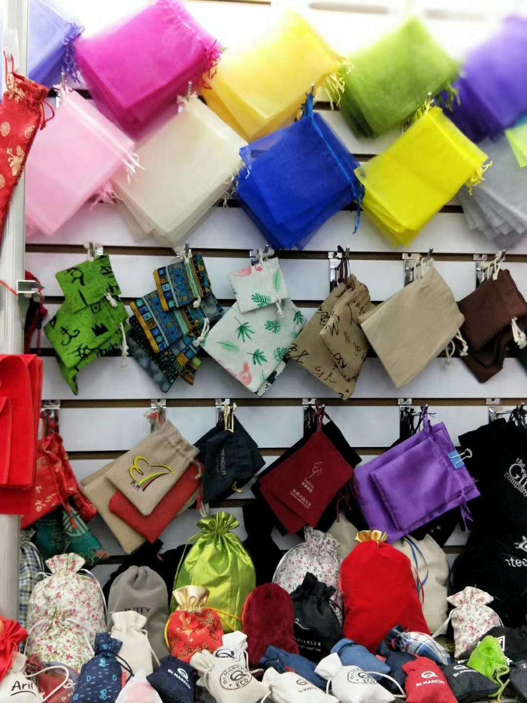 Millennium Gift Bag Packaging Factory describe pic - 2