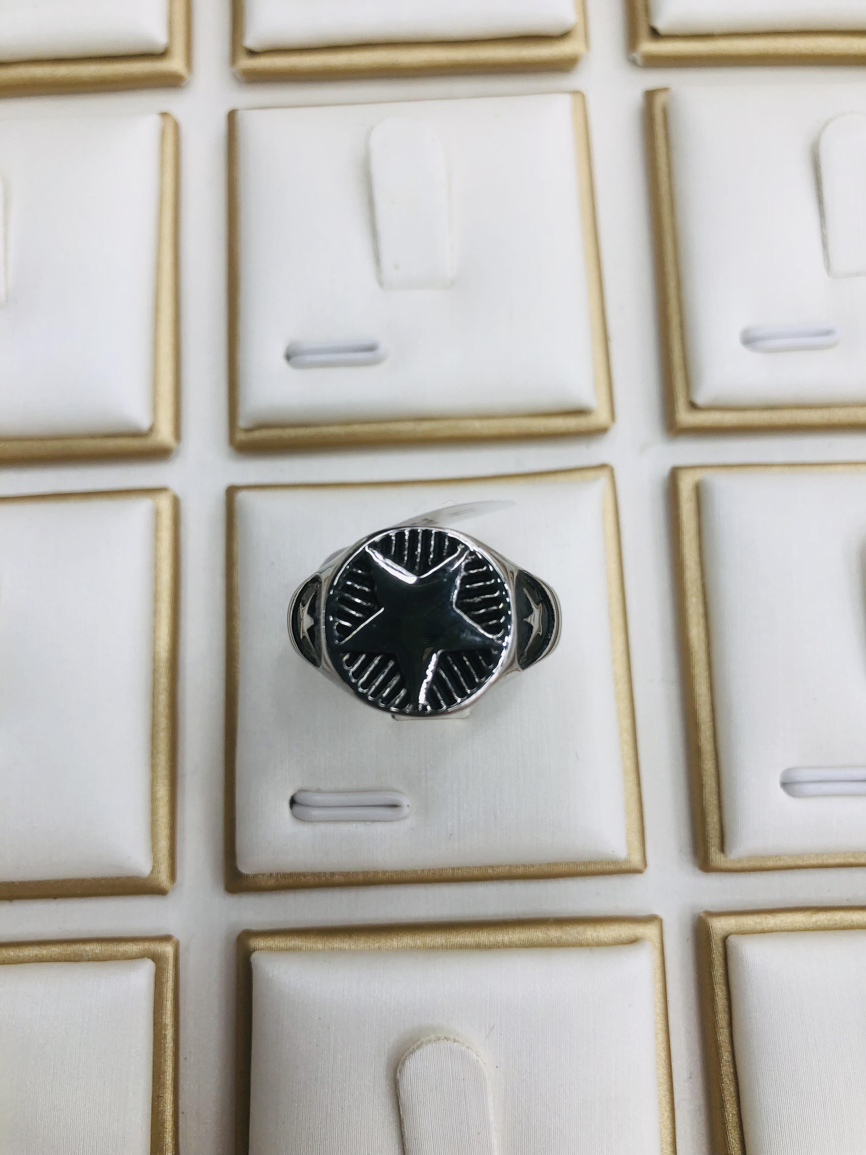 A men's ring with a five-pointed star pattern design Specification image