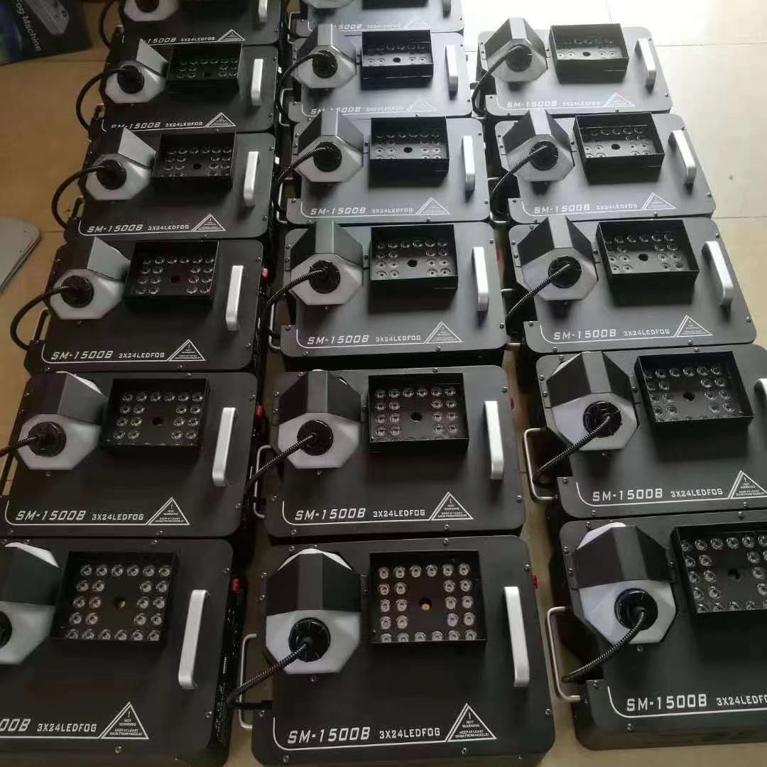 烟雾机1500w24led 气柱烟雾机舞台灯kTV灯包房灯