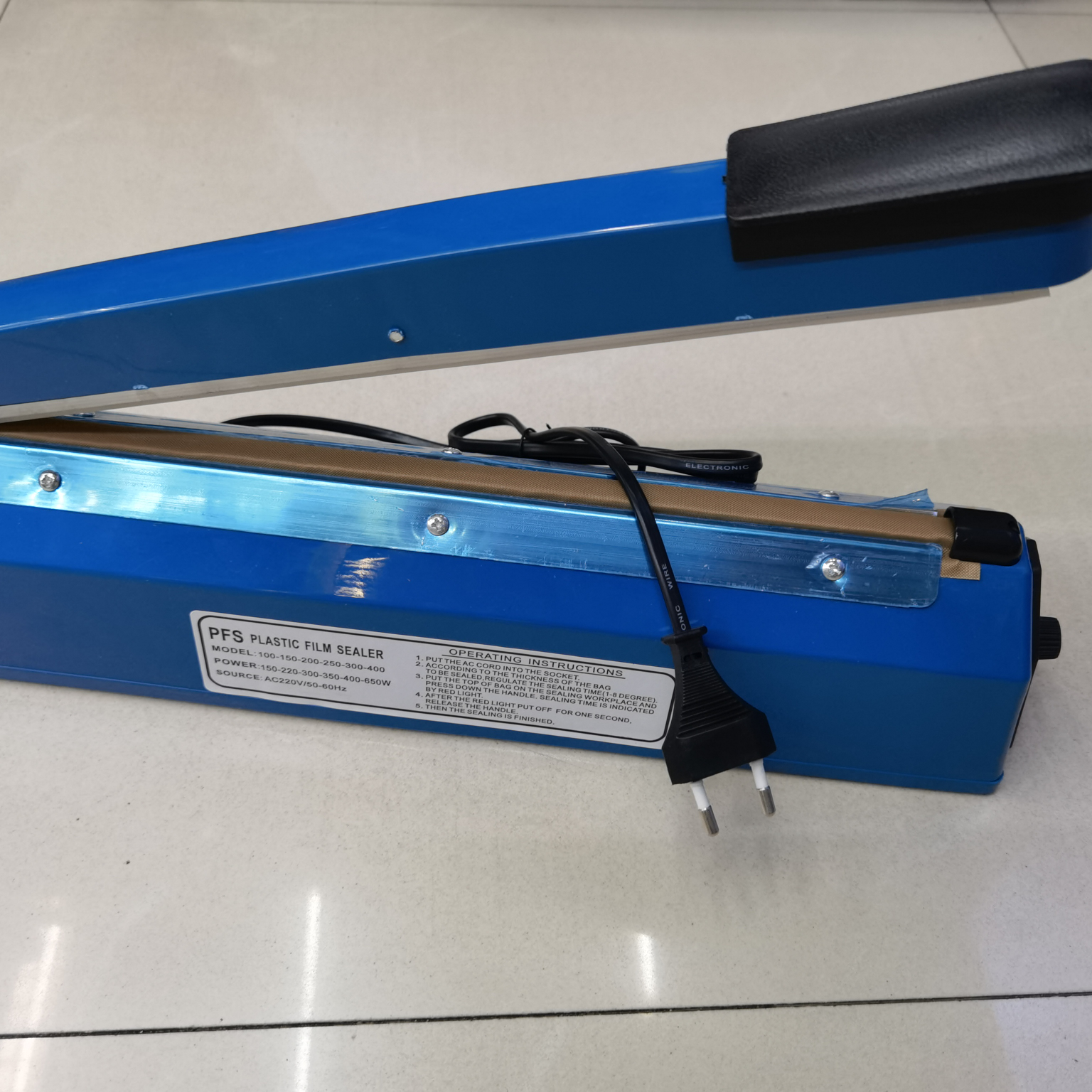 Sealing machine 300