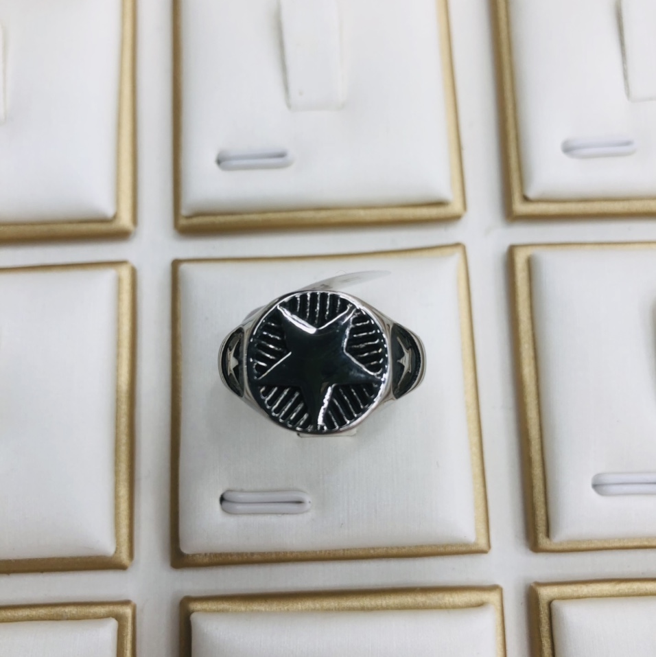 A men's ring with a five-pointed star pattern design