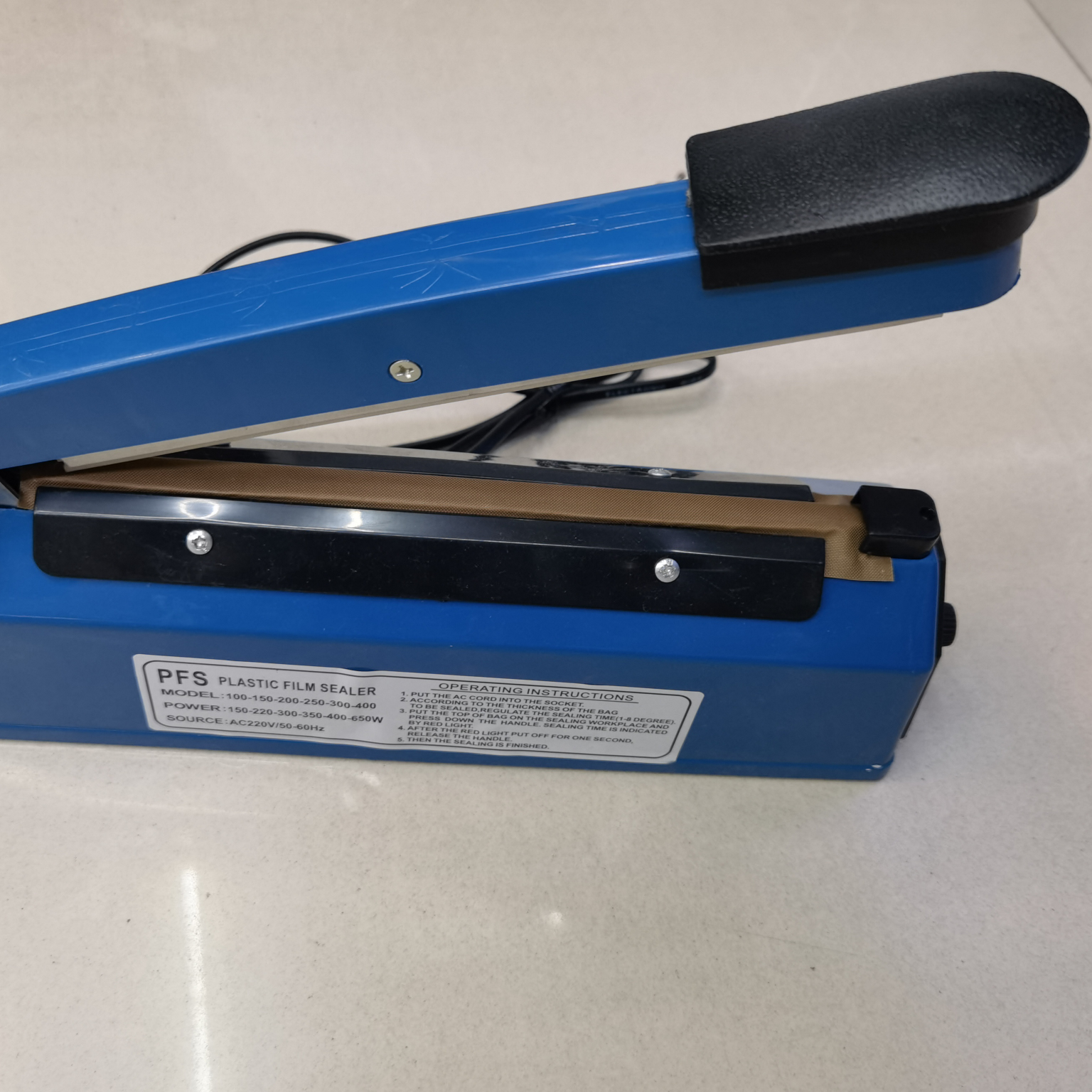 Sealing machine 200