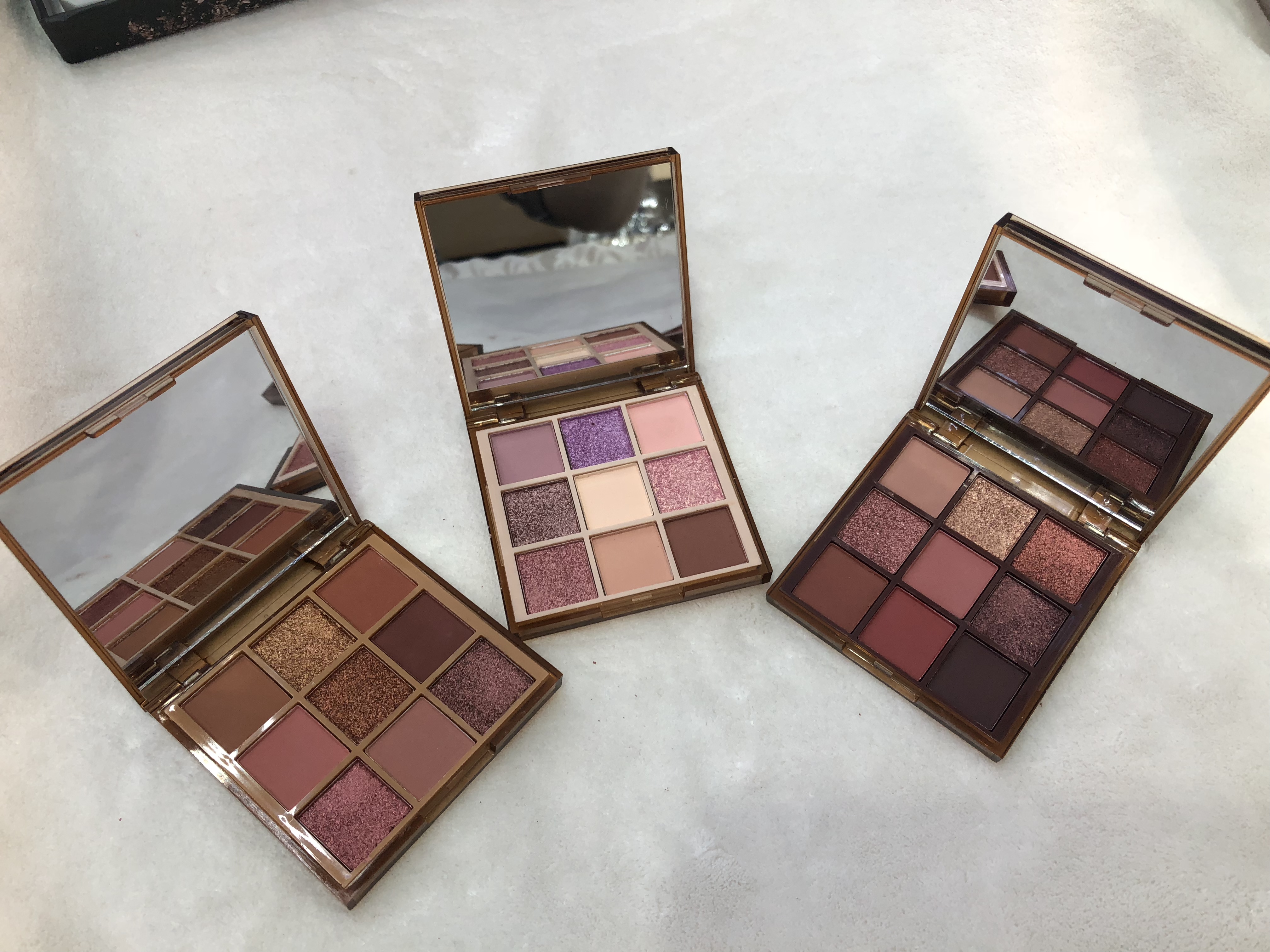 At001 9 Color Eyeshadow Tray Soft Pearlescent Matte Fine Shimmer Earth Color Parity Nine Court Lattice Caramel Eyeshadow Wholesale Application Scenario