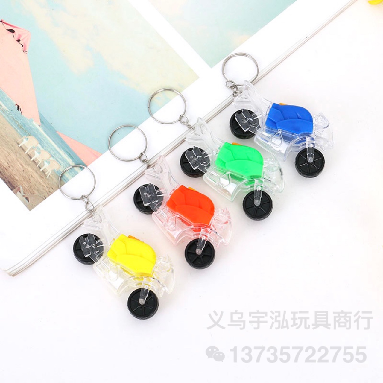 红蓝闪光摩托车挂件 摩托车钥匙扣挂件塑料摩托车挂件