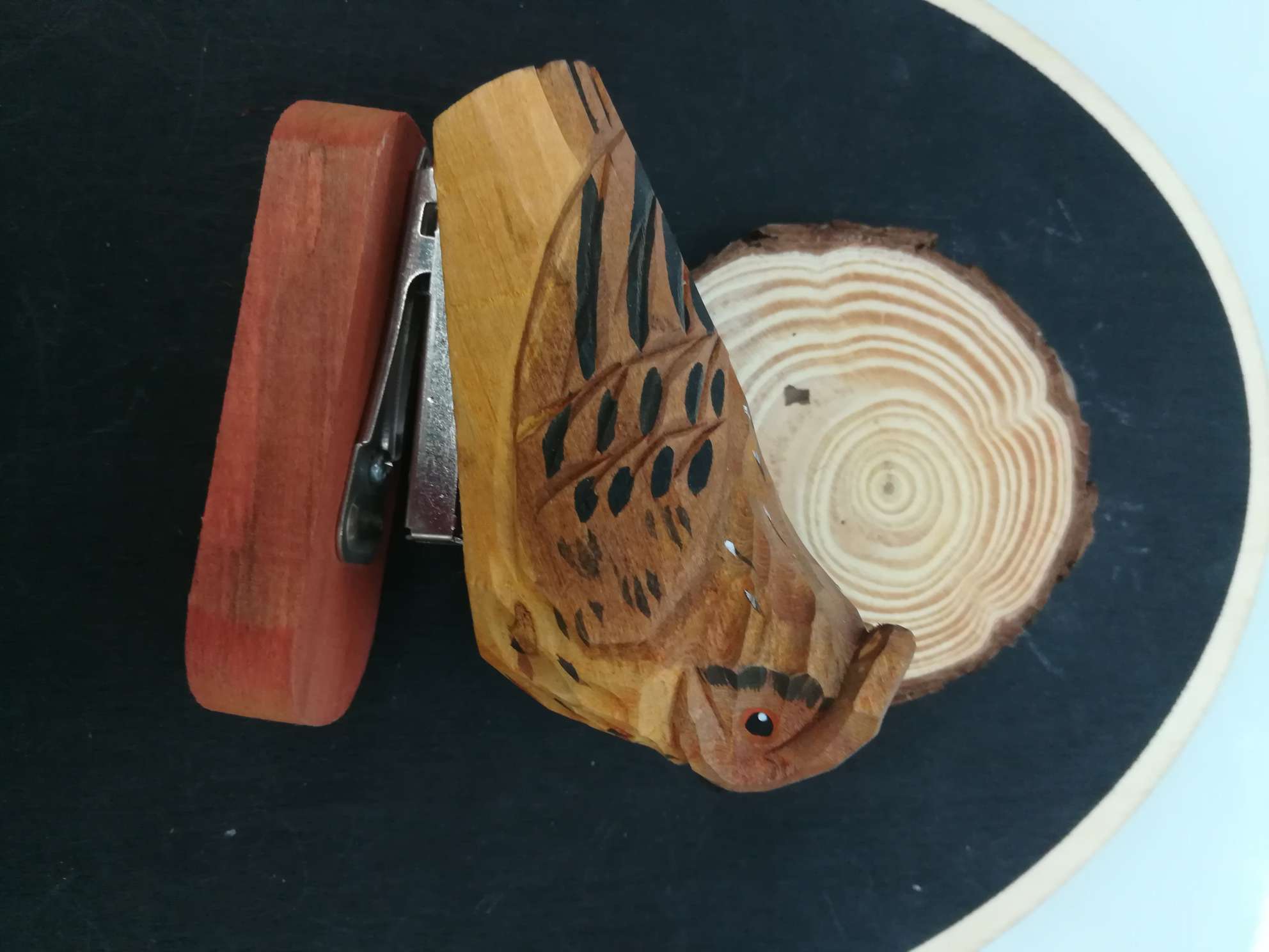 仿真创意纯手工木头雕刻猫头鹰工艺礼品订书机详情1