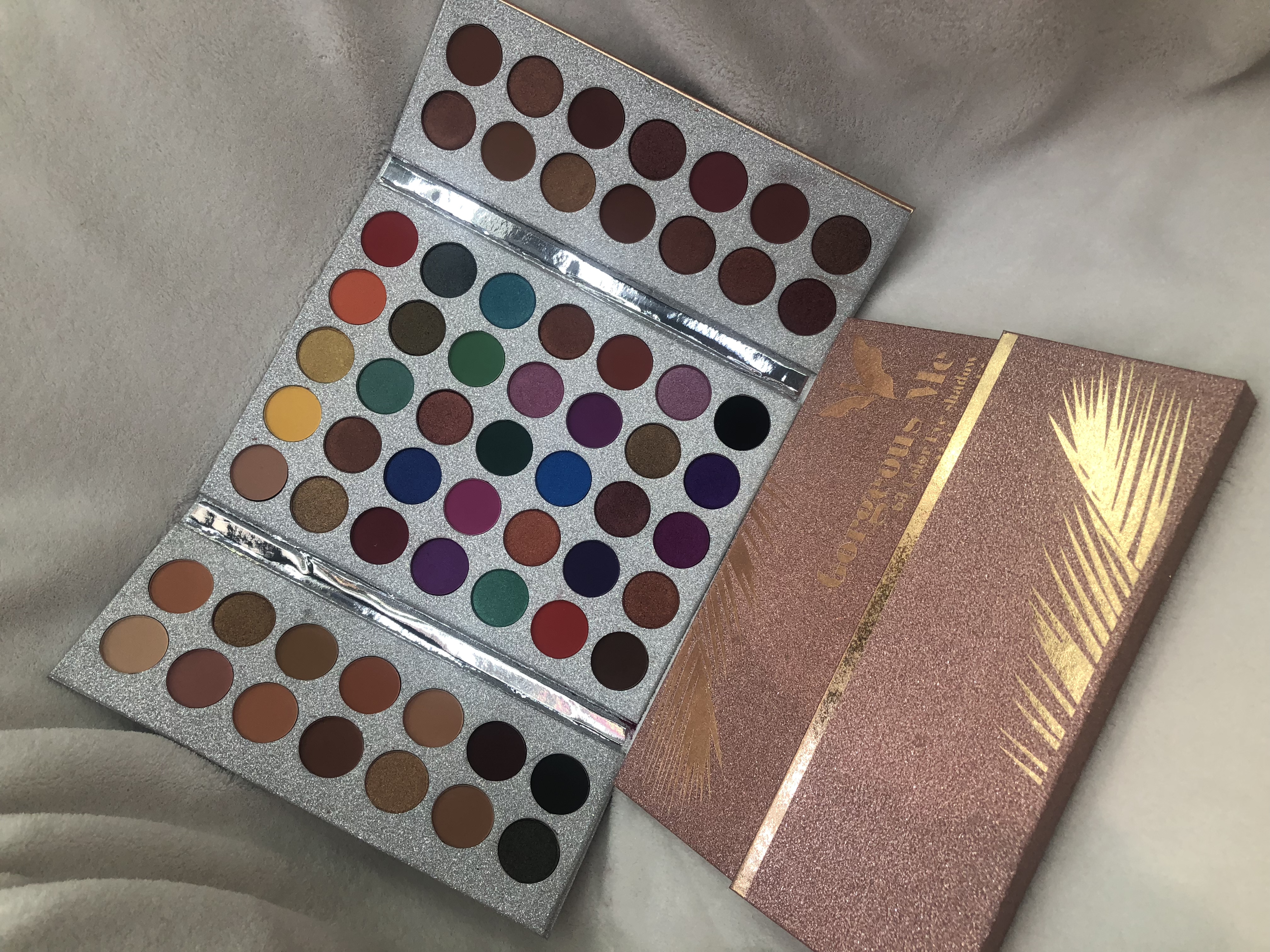 Dg63 Color Eyeshadow Gold Box Matte Bright Ground Color Smoky Eye European And American Makeup Tray Application Scenario