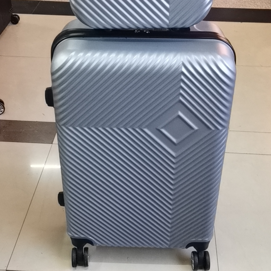 带化妆包拉杆箱