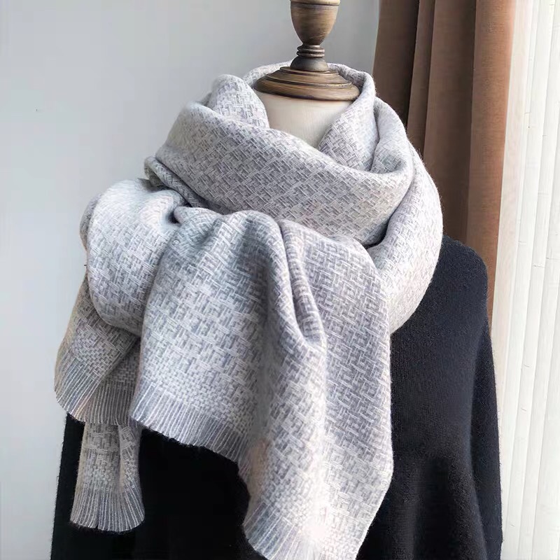 Europe And The United States Classic High-End Women's Scarf Match