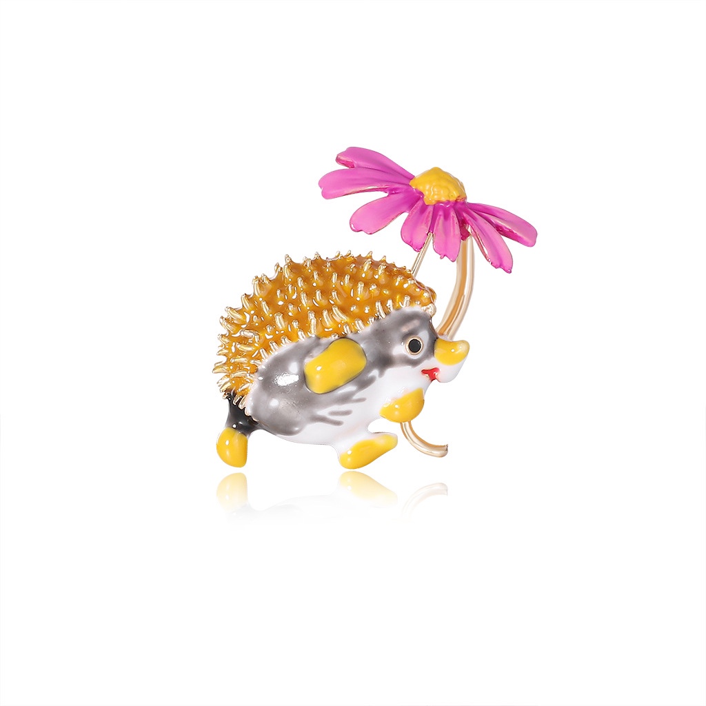 Daisy Hedgehog Lucky brooch