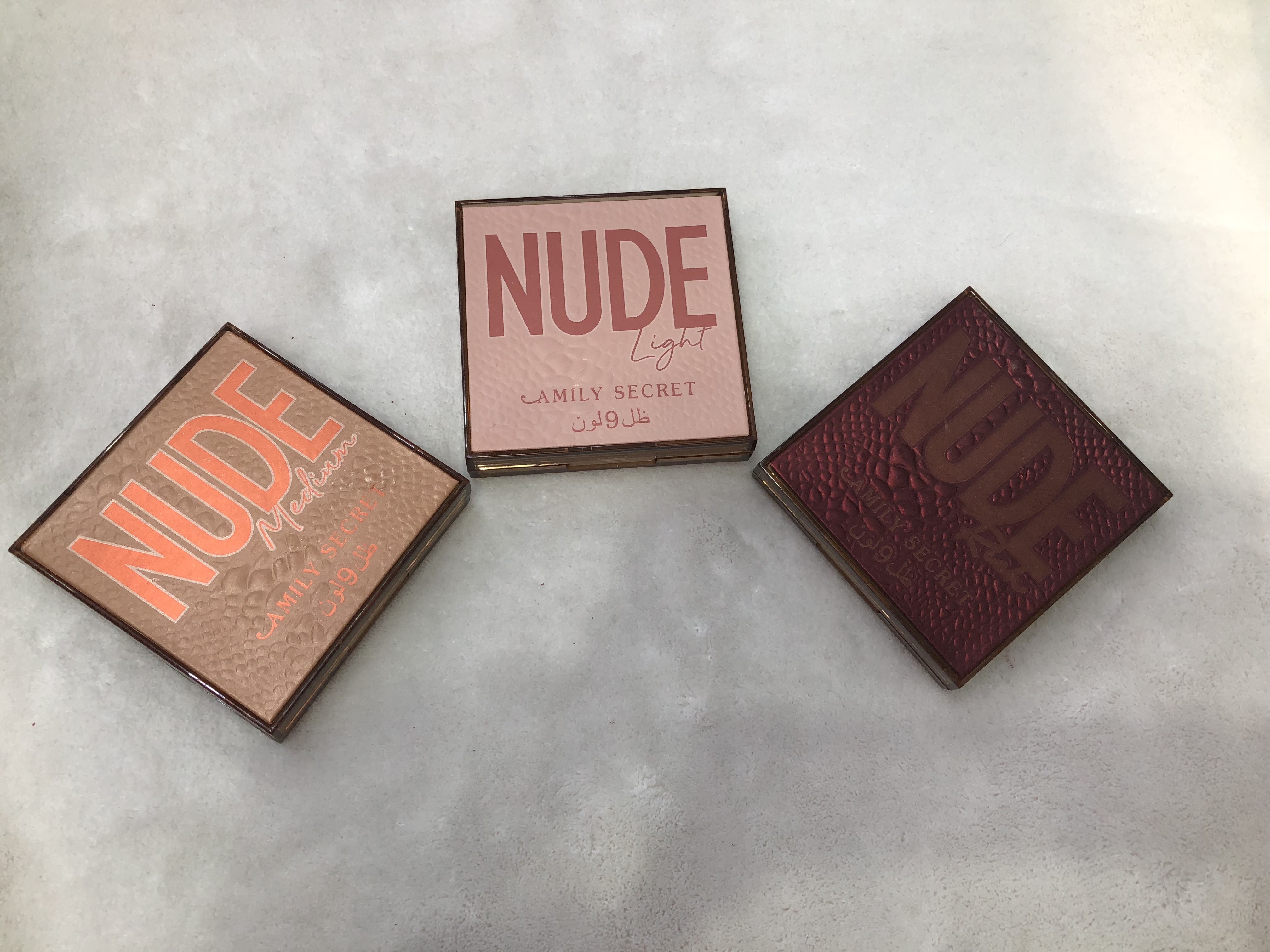 At001 9 Color Eyeshadow Tray Soft Pearlescent Matte Fine Shimmer Earth Color Parity Nine Court Lattice Caramel Eyeshadow Wholesale Item Picture