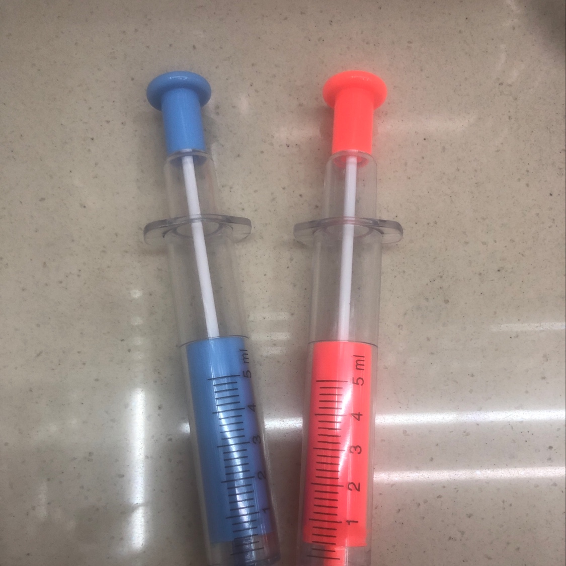 Double-headed syringe highlighter