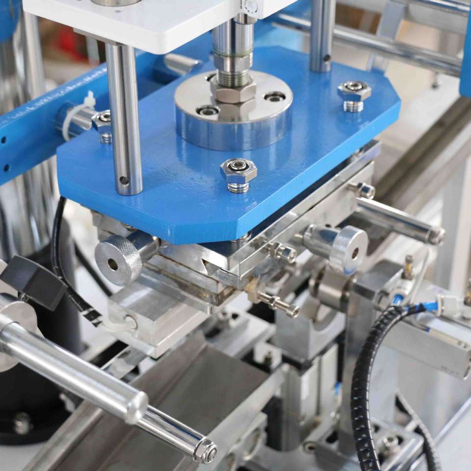 Automatic curved surface cover hot stamping machine, manual feeding automatic hot stamping machine, plastic cover automatic hot stamping machine Specification image