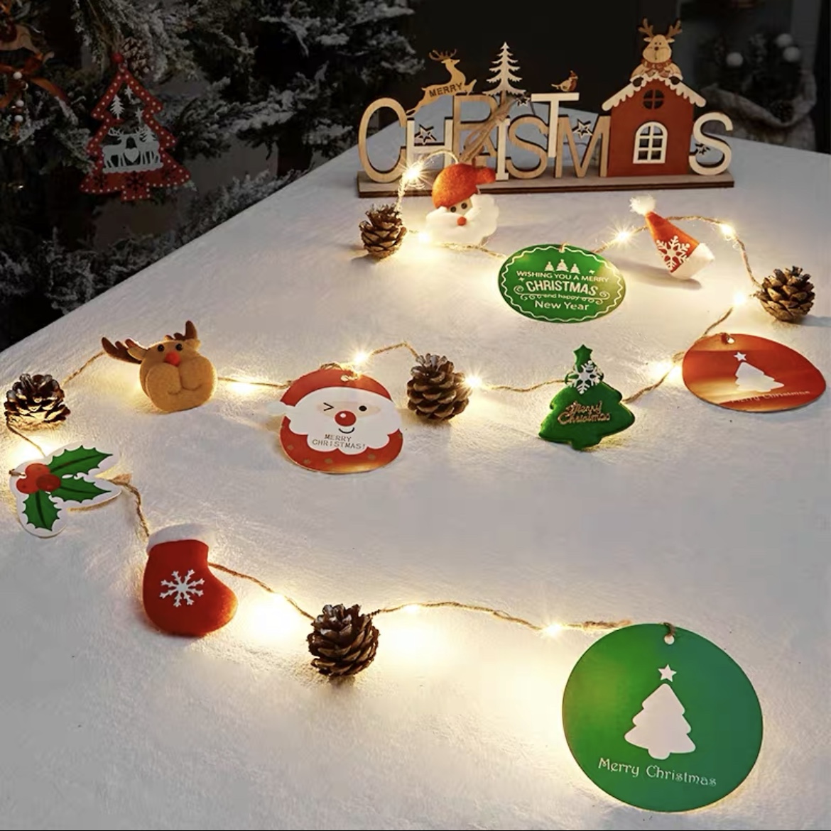 圣诞节装饰节日装扮店铺橱窗挂饰场景布置圣诞树小饰品创意挂件2米20灯电池盒树