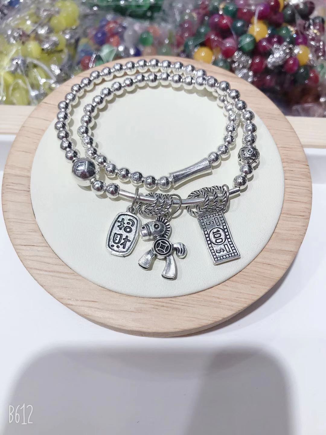 Korean trendy, fashionable, elegant and stylish bracelet jewelry accessory Hongtao Accessory A-103 Application Scenario