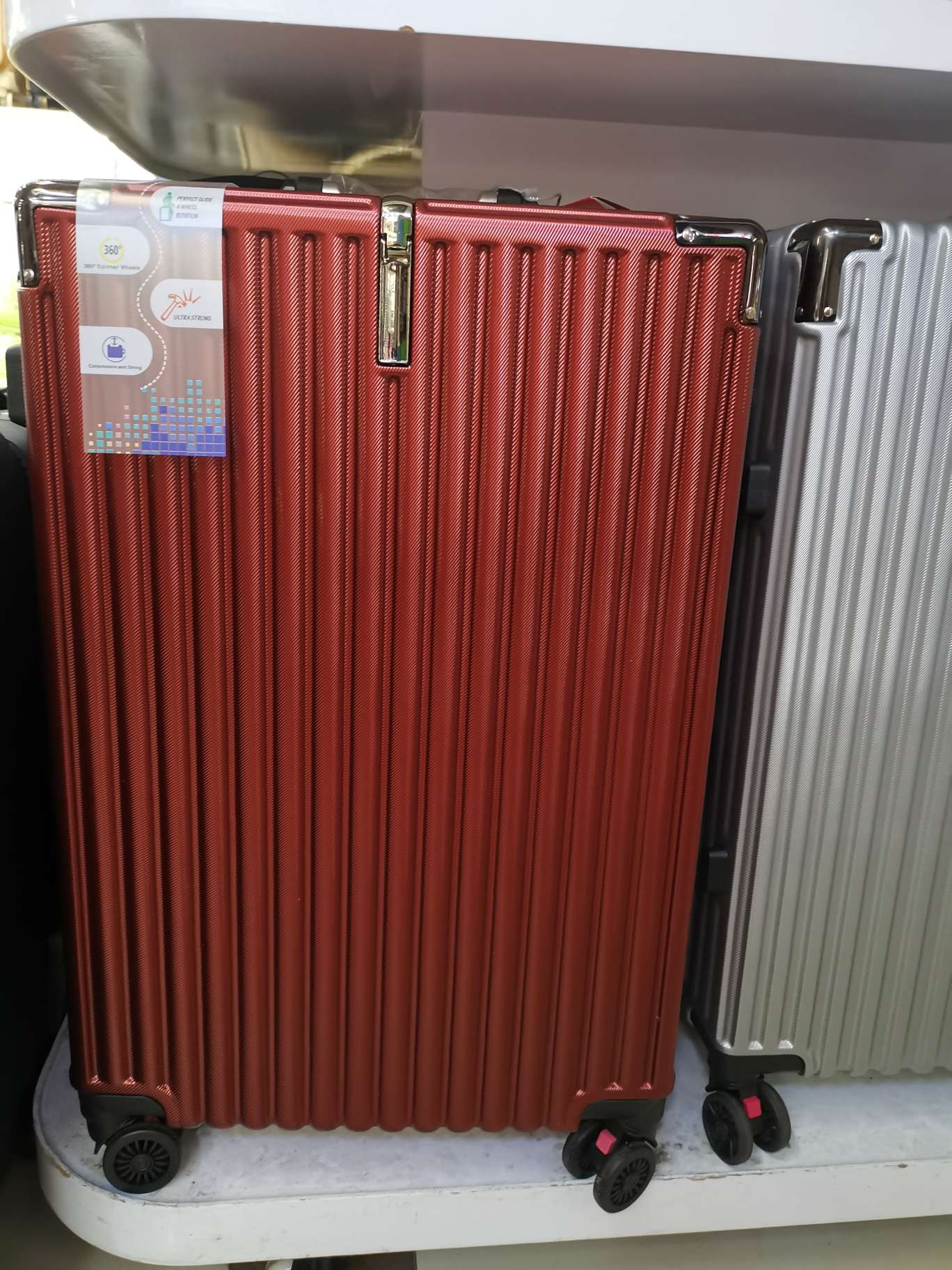 26寸枣红色铝合金框拉杆箱，旅行箱产品图