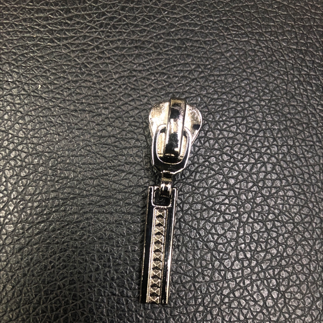 拉链/隐形拉链/服装辅料/拉头圆圈/拉链头拉牌白底实物图