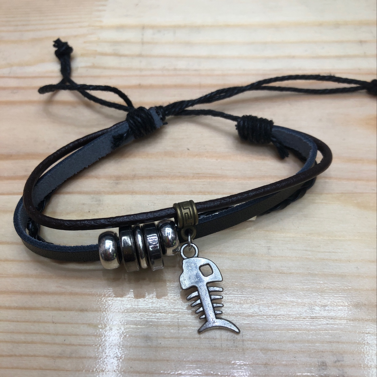 A Pendant Bracelet full figure