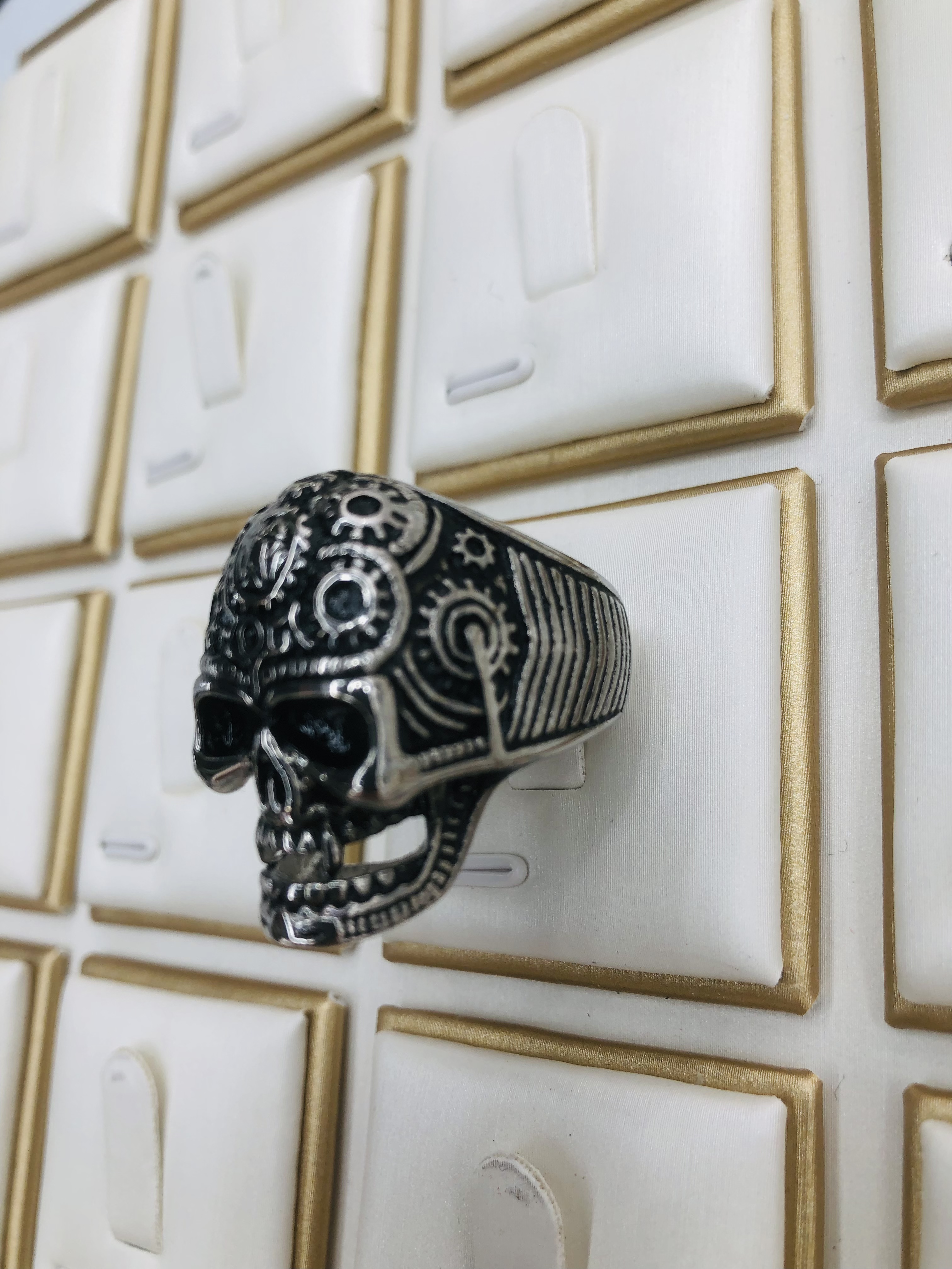 A stainless steel ring for men with a skull Specification image