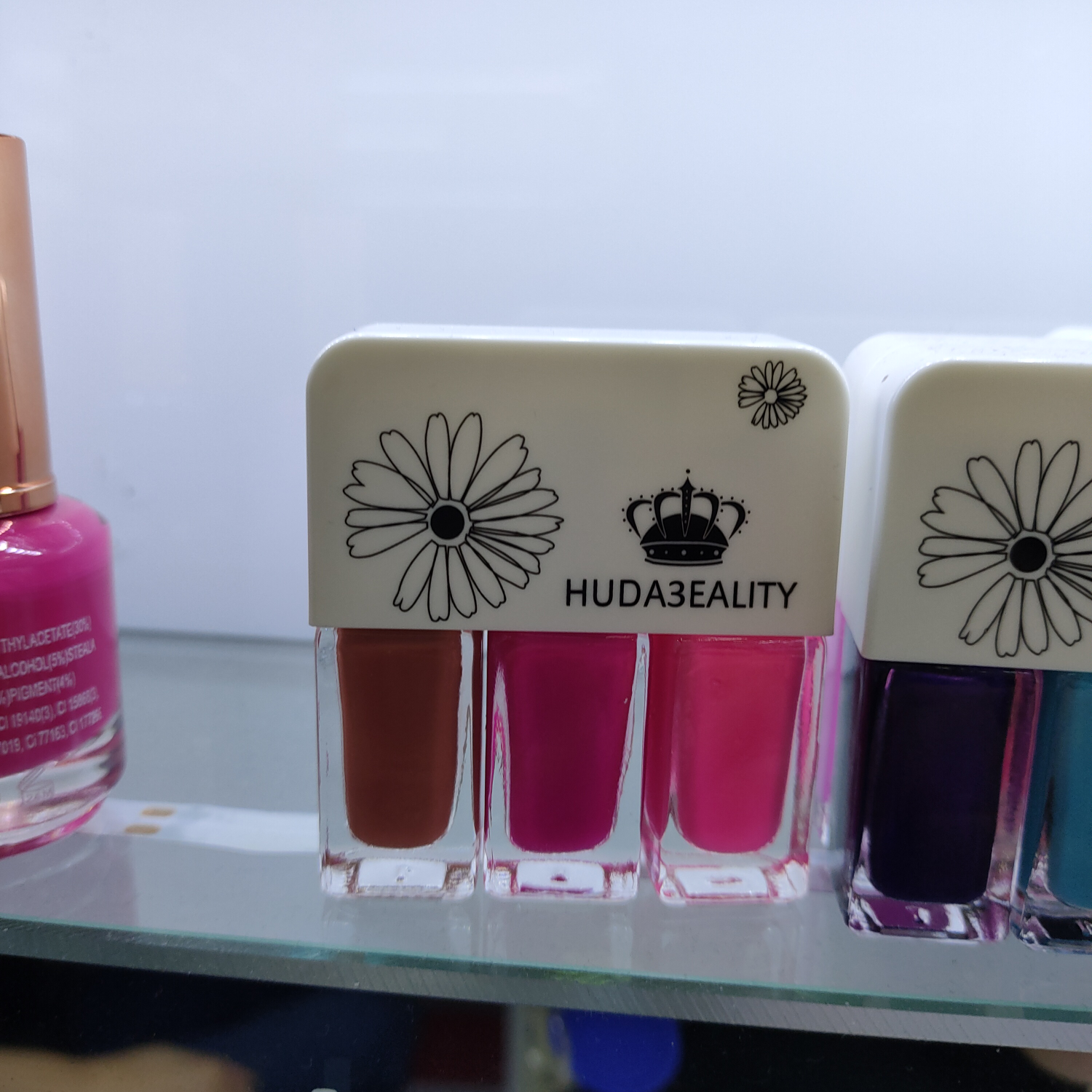 Nail polish 2 Water-based nail polish can be torn off without baking, long-lasting and quick-drying nail polish