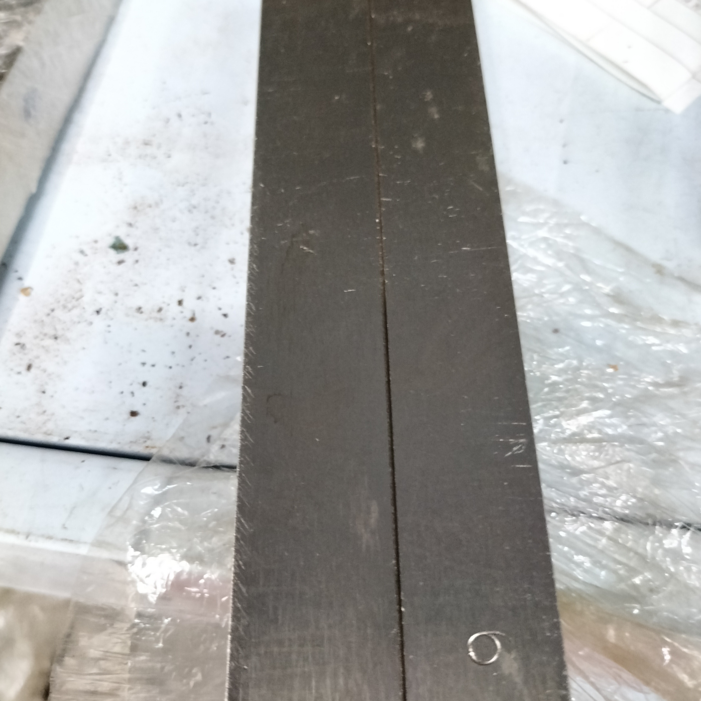 Vertical sealing mold