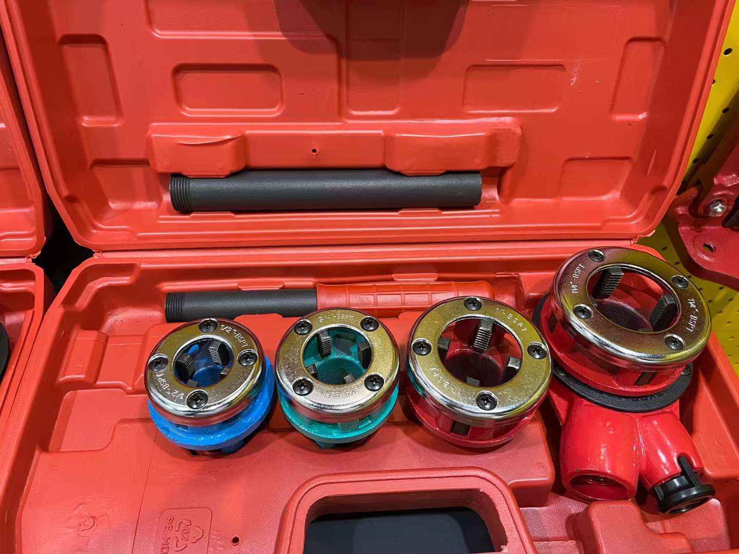 Pipe hinge plate Pipe hinge tap thread wrench frame wire filing locomotive wire machine Pipe tool assembly tool Steel pipe plastic pipe wire turning locomotive wire head wire fastening tool Pipe hinge plate pipe die Specification drawing