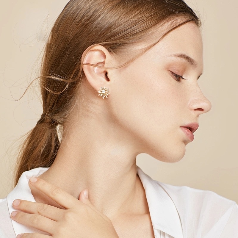 雅思比黛0019飞花如舞铜饰S925耳环女小雏菊耳钉花朵款韩国气质淡水珍珠耳饰详情图3