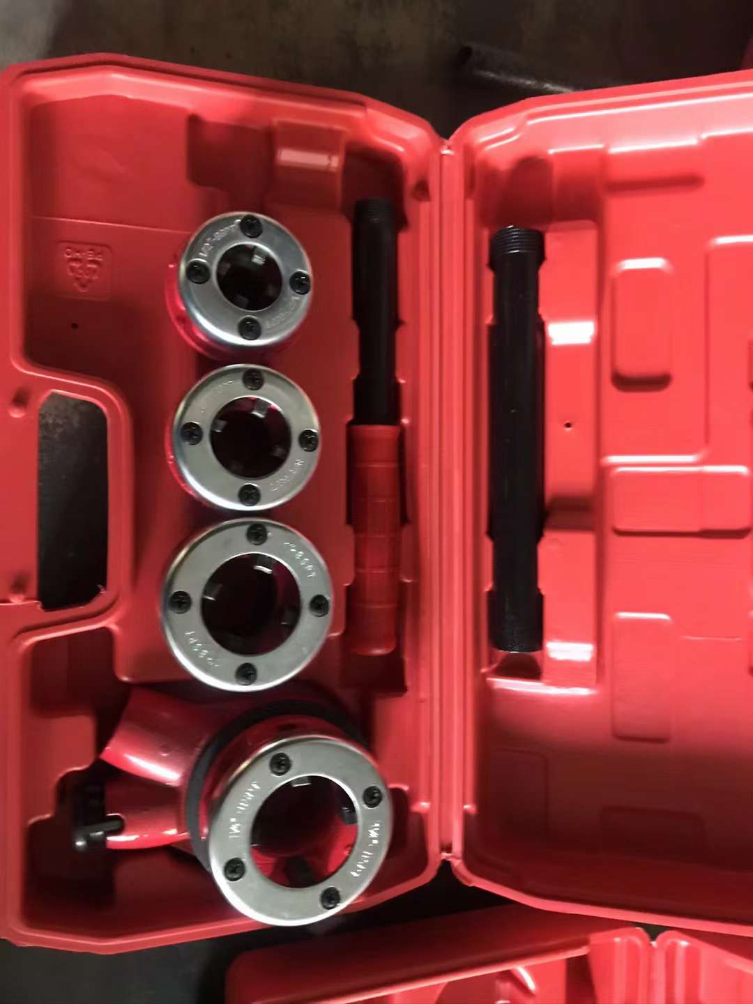 Pipe hinge plate Pipe hinge tap thread wrench frame wire filing locomotive wire machine Pipe tool assembly tool Steel pipe plastic pipe wire turning locomotive wire head wire fastening tool Pipe hinge plate pipe die Item Picture