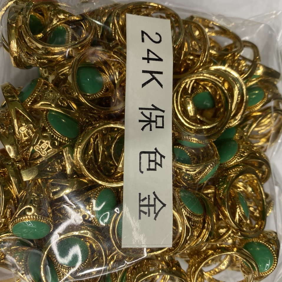 Electric 24-karat gold green drip ring for women full figure